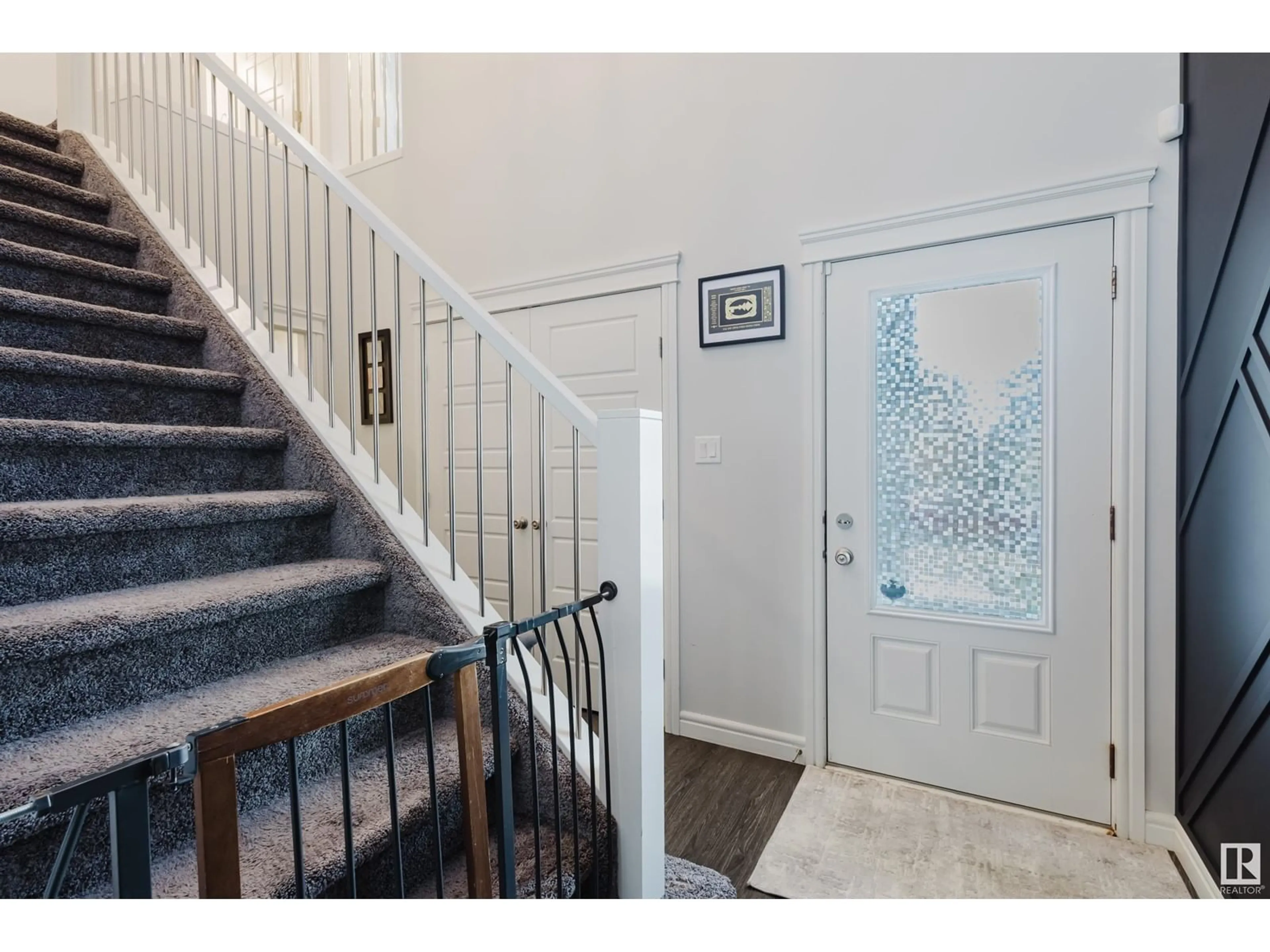 Indoor entryway for 1958 GRAYDON HILL SW, Edmonton Alberta T6W4C6