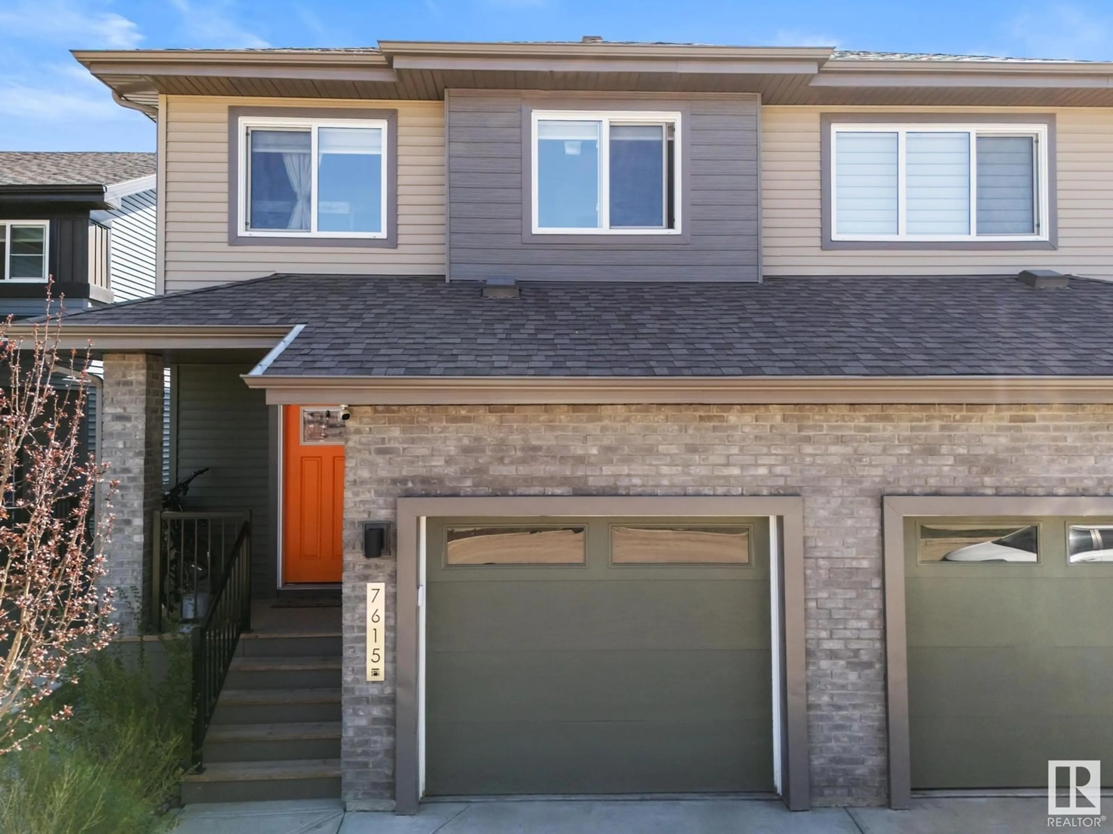 Home with vinyl exterior material, street for 7615 KORULUK PL, Edmonton Alberta T6W4R7