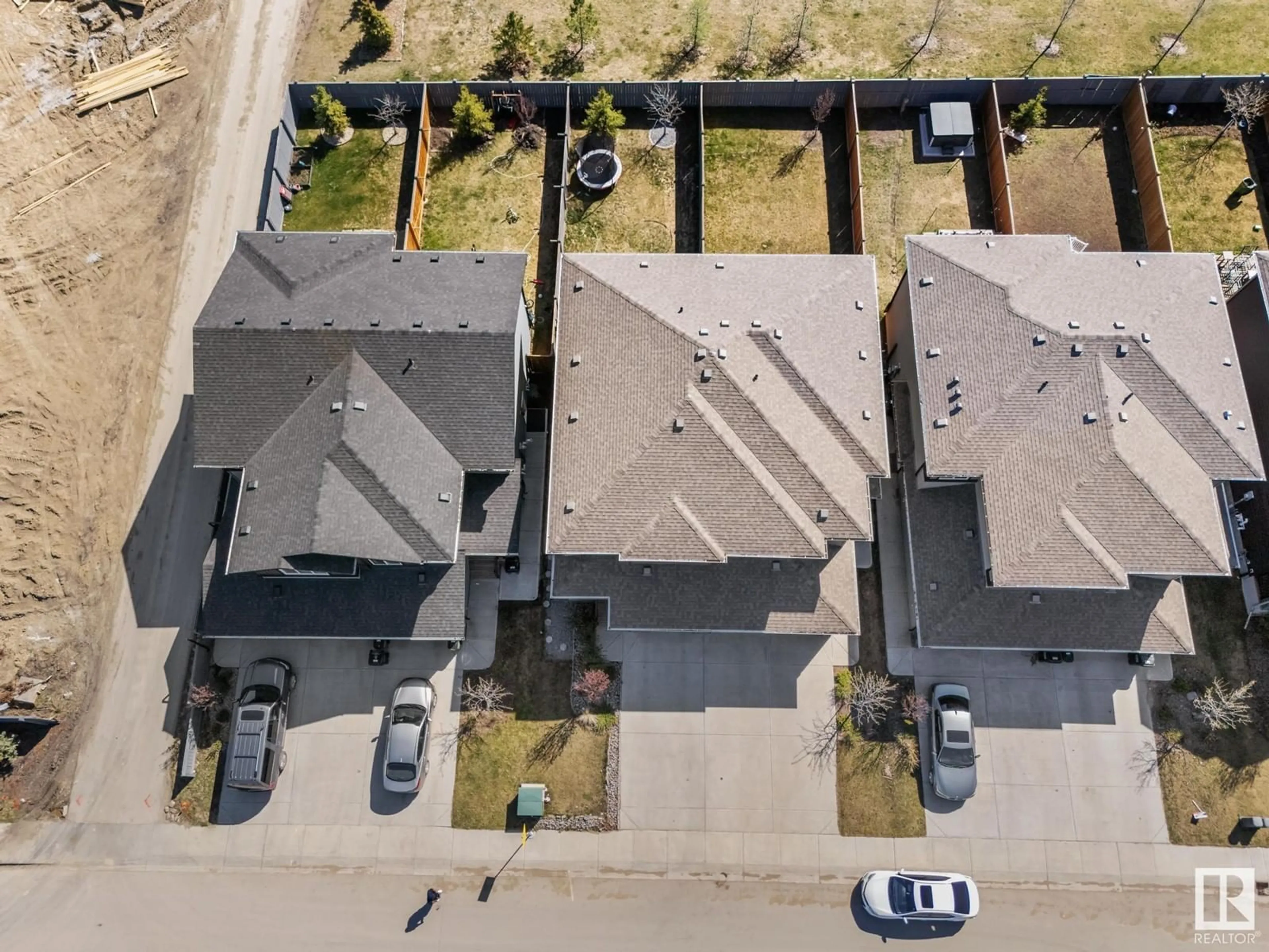 A pic from outside/outdoor area/front of a property/back of a property/a pic from drone, street for 7615 KORULUK PL, Edmonton Alberta T6W4R7