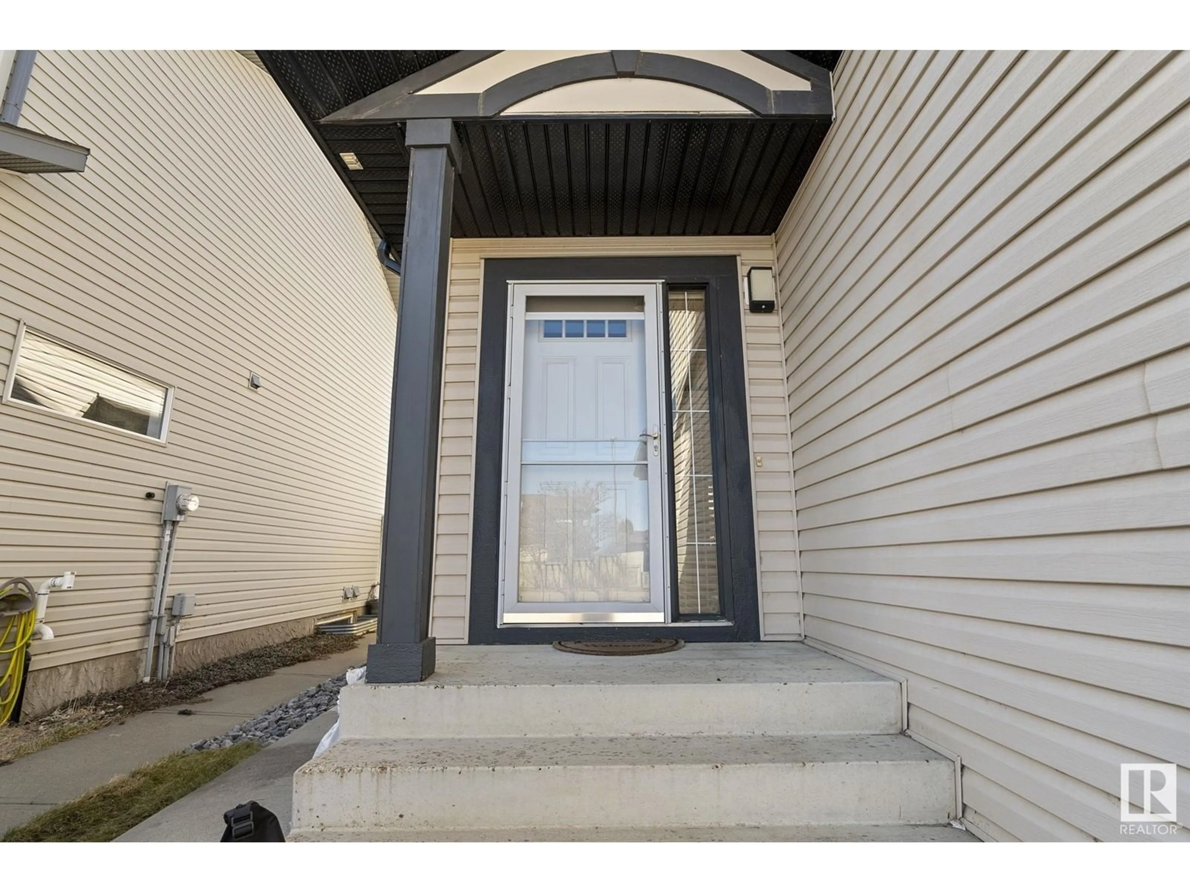 Indoor entryway for 161 EASTON RD, Edmonton Alberta T6X1C2