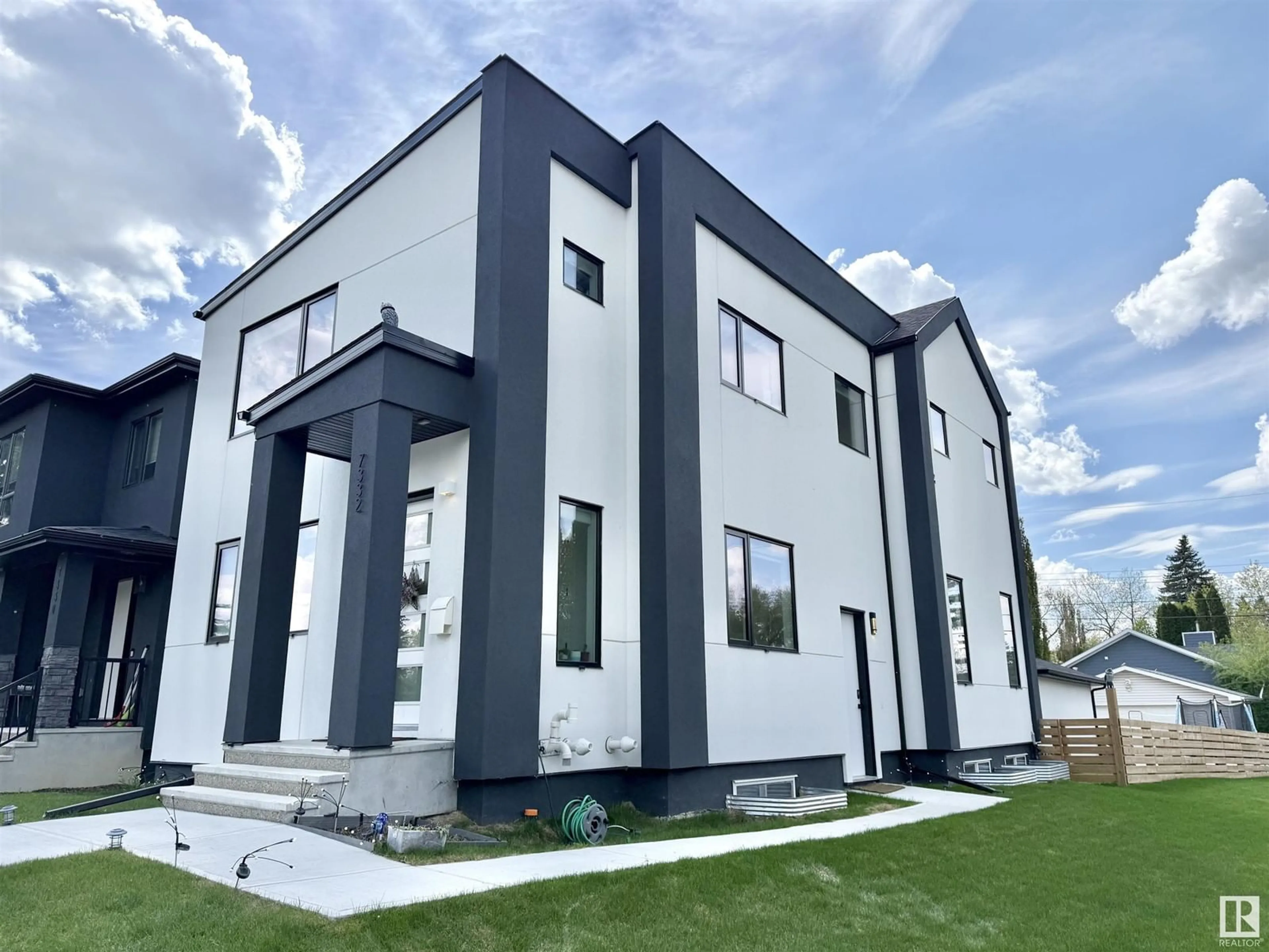 Home with vinyl exterior material, building for 7332 118 ST, Edmonton Alberta T6G1S4