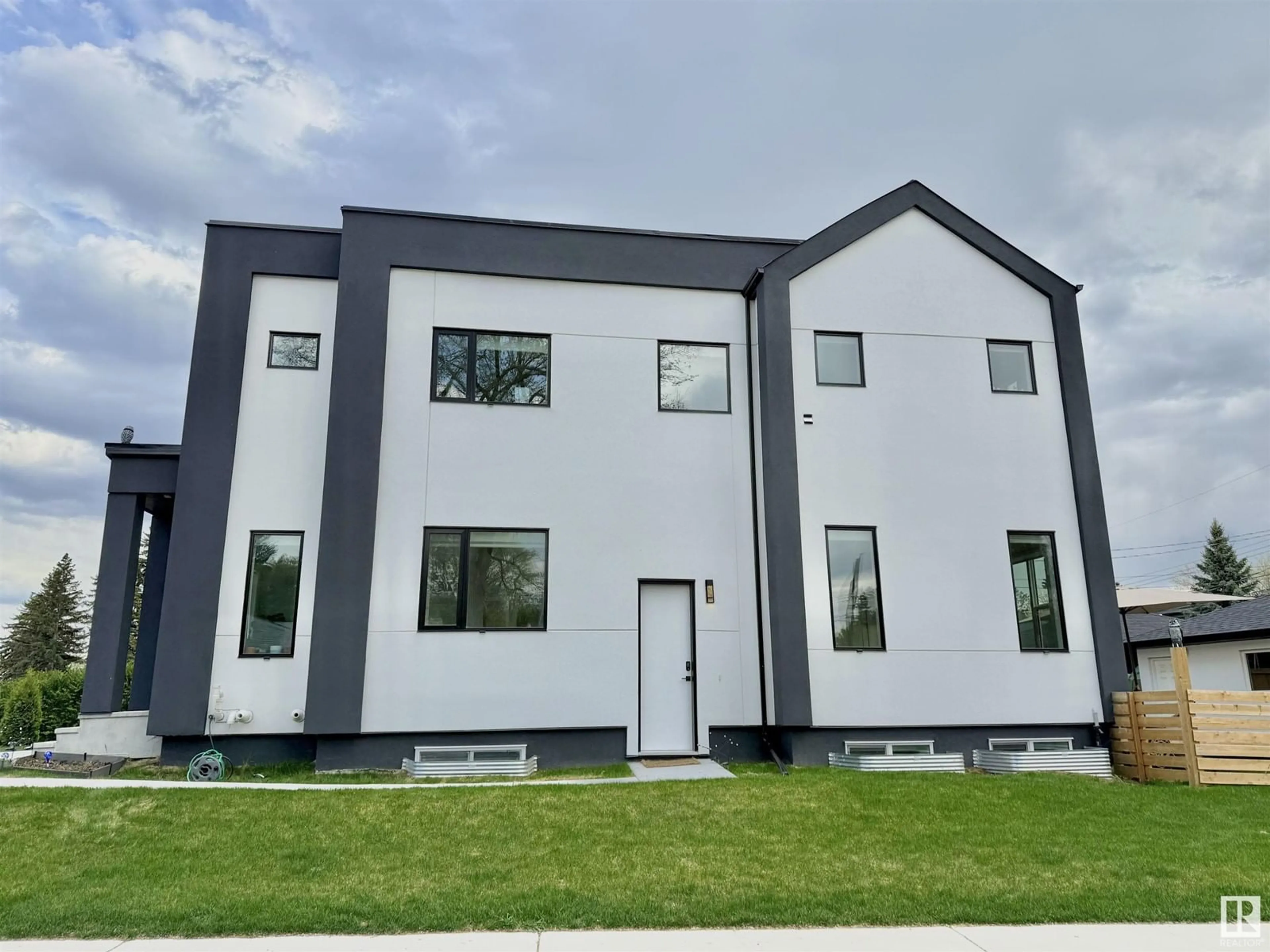 Home with vinyl exterior material, building for 7332 118 ST, Edmonton Alberta T6G1S4