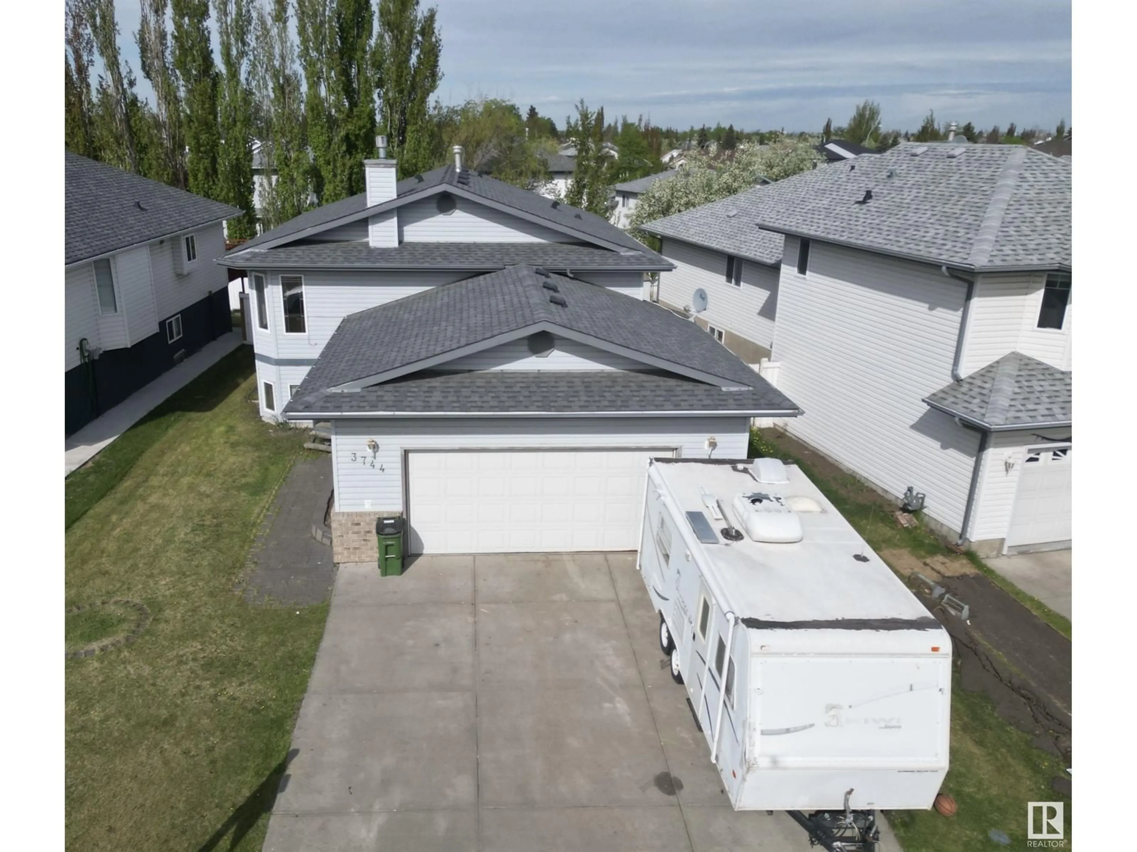 A pic from outside/outdoor area/front of a property/back of a property/a pic from drone, street for 3744 28 ST, Edmonton Alberta T6T1M3