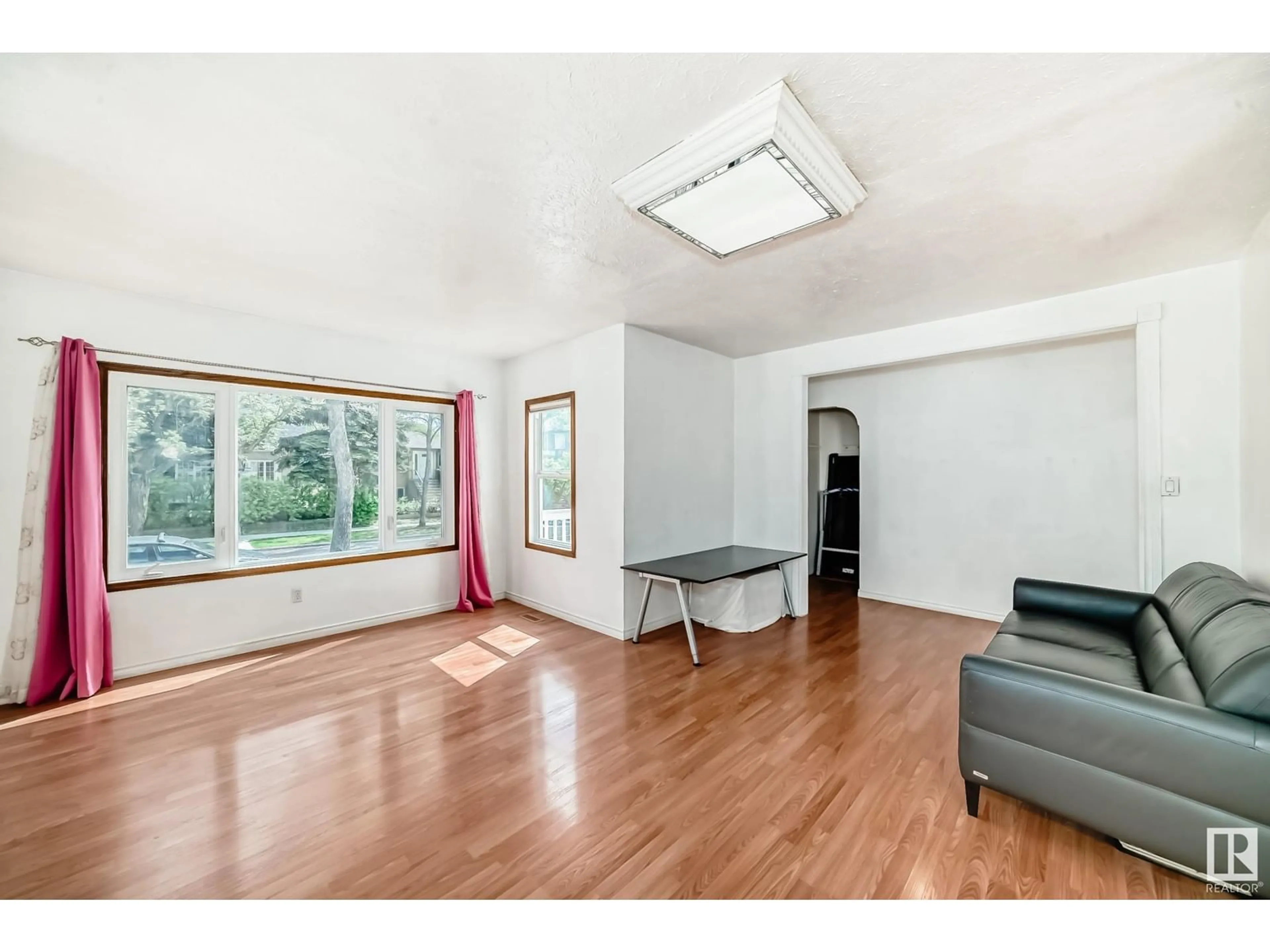 A pic of a room for 11216 94 ST, Edmonton Alberta T5G1G9