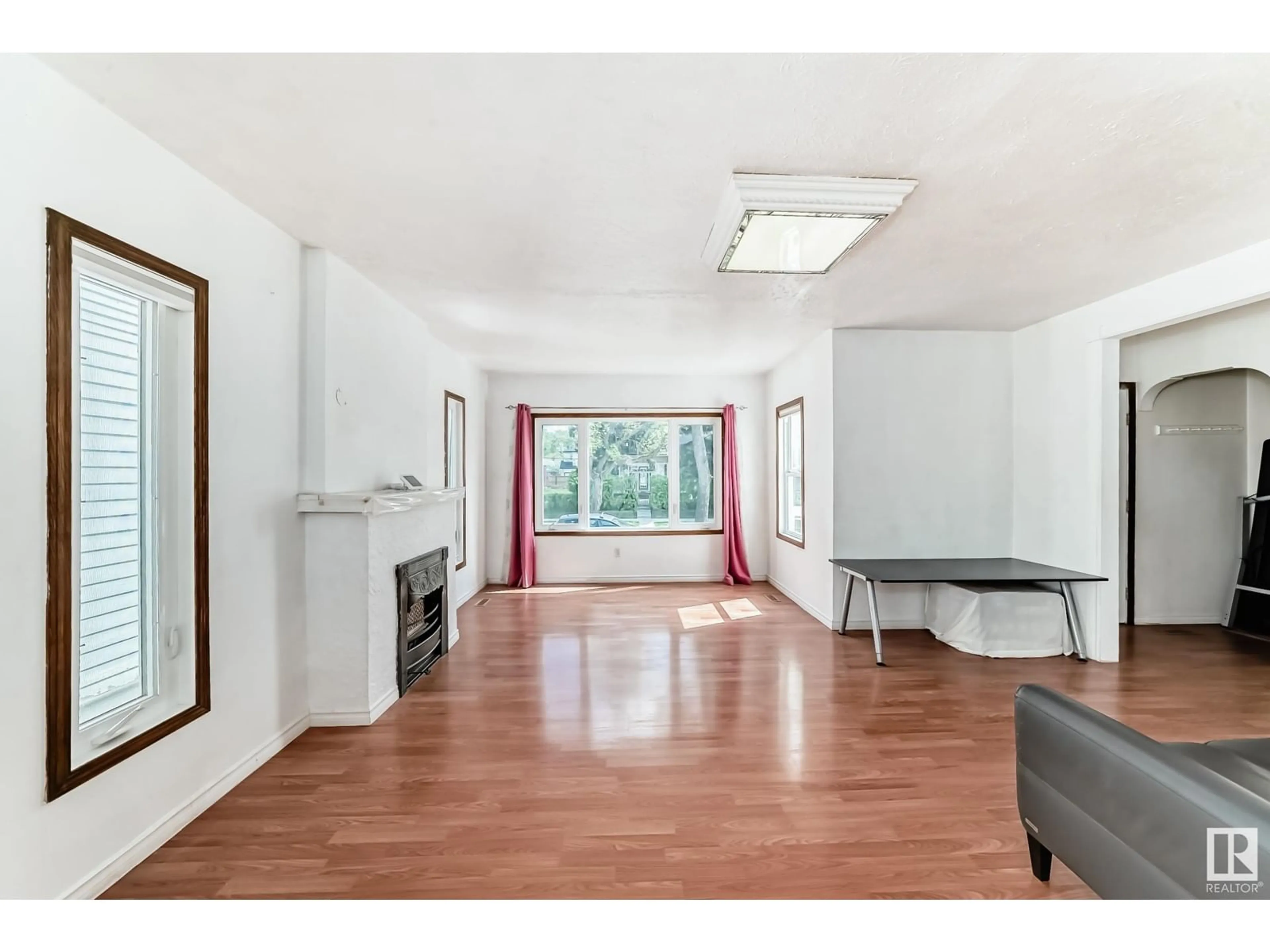A pic of a room for 11216 94 ST, Edmonton Alberta T5G1G9