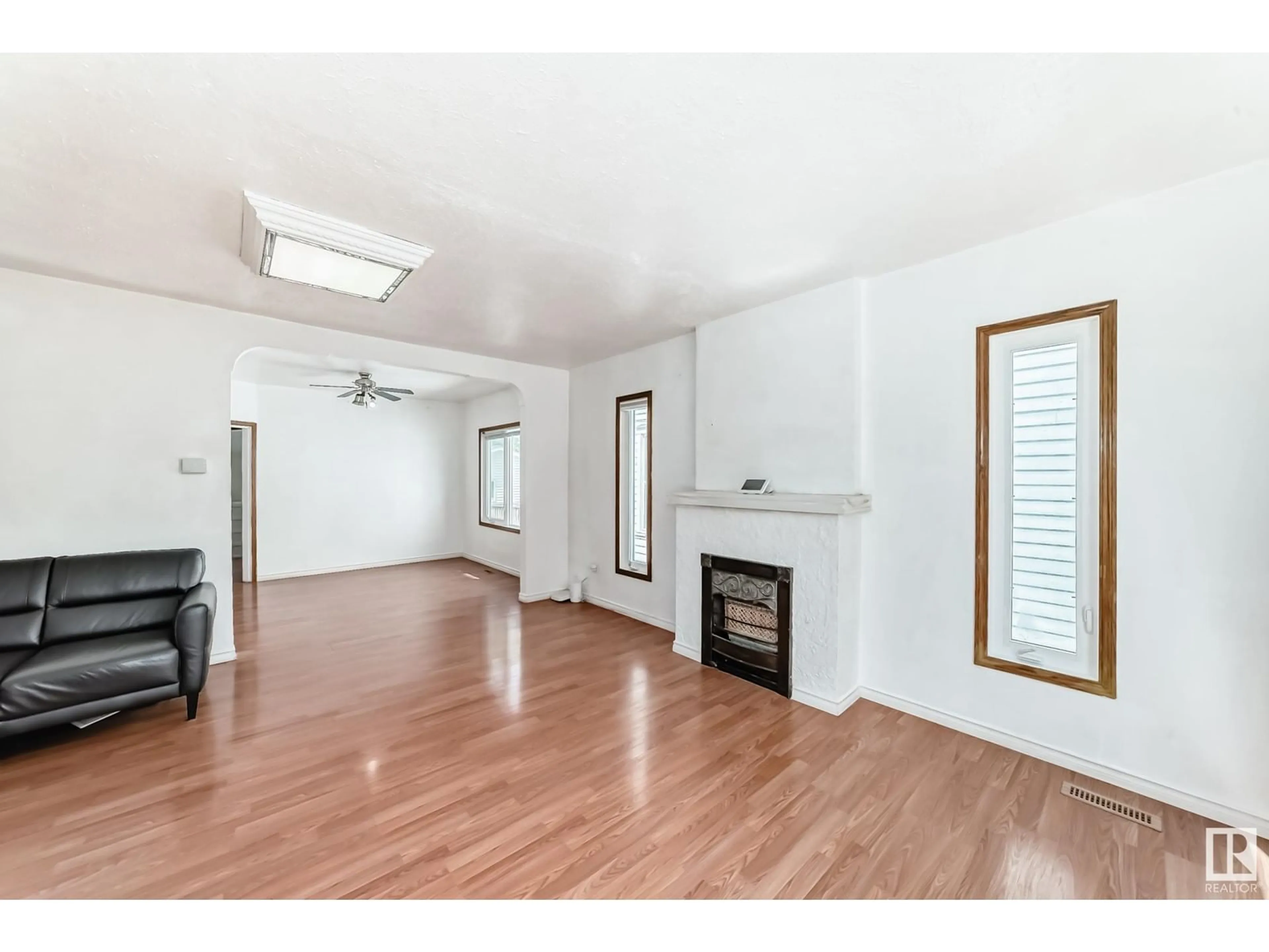 A pic of a room for 11216 94 ST, Edmonton Alberta T5G1G9