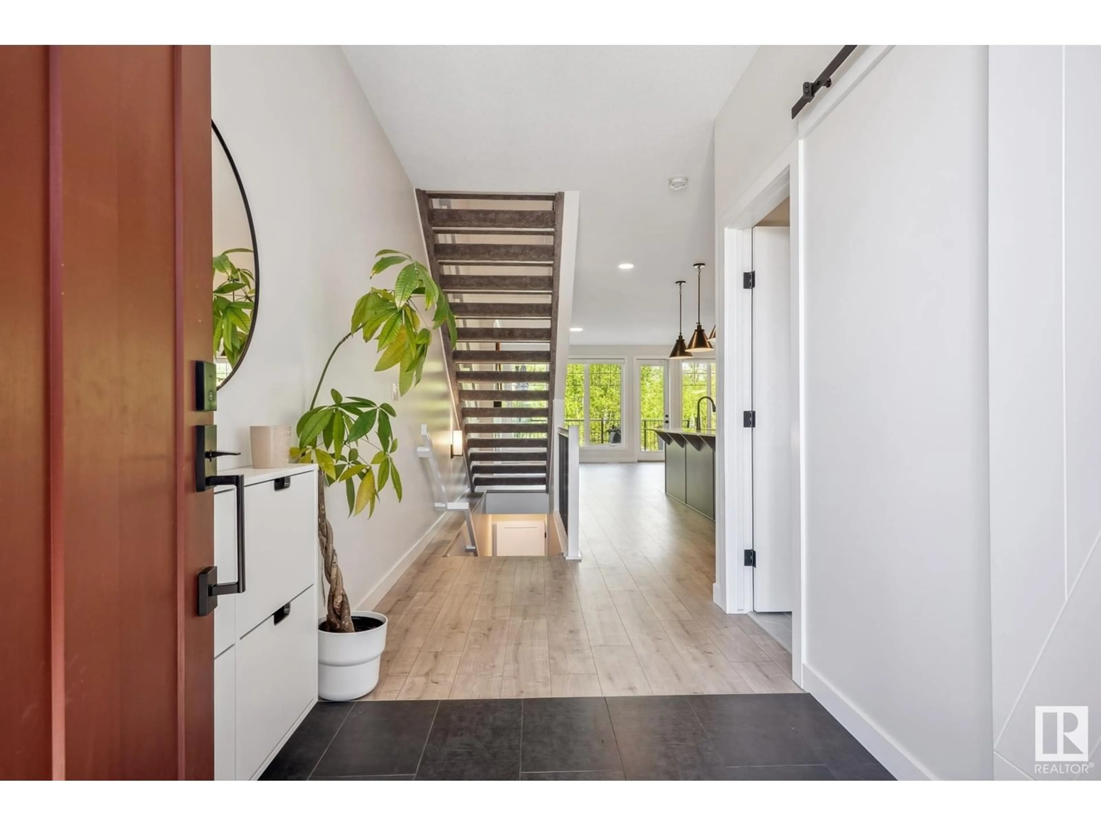 Indoor entryway for 1356 ENRIGHT LANDING LD, Edmonton Alberta T6M0Y9