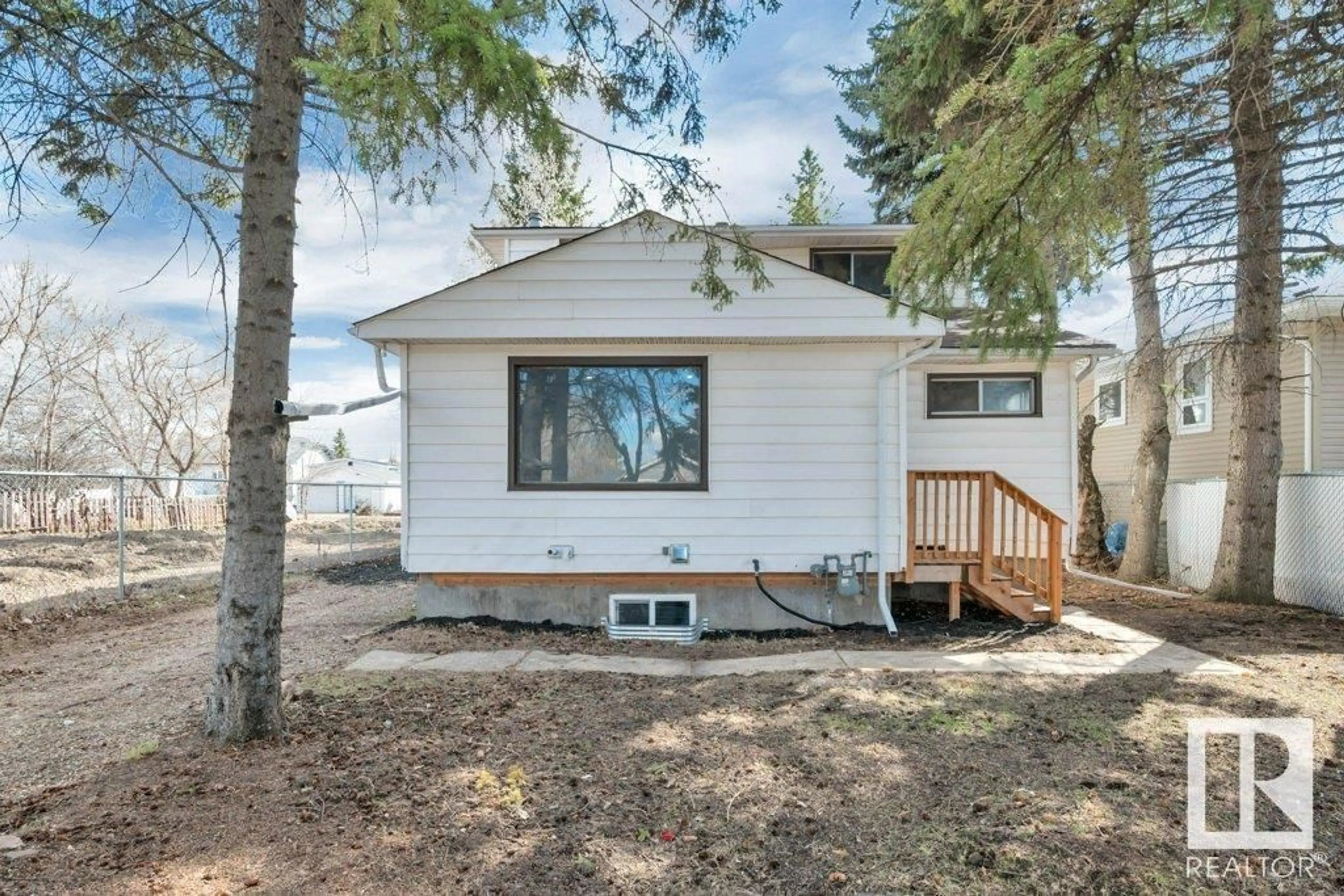 Home with vinyl exterior material, street for 5017 46 AV, Calmar Alberta T0C0V0
