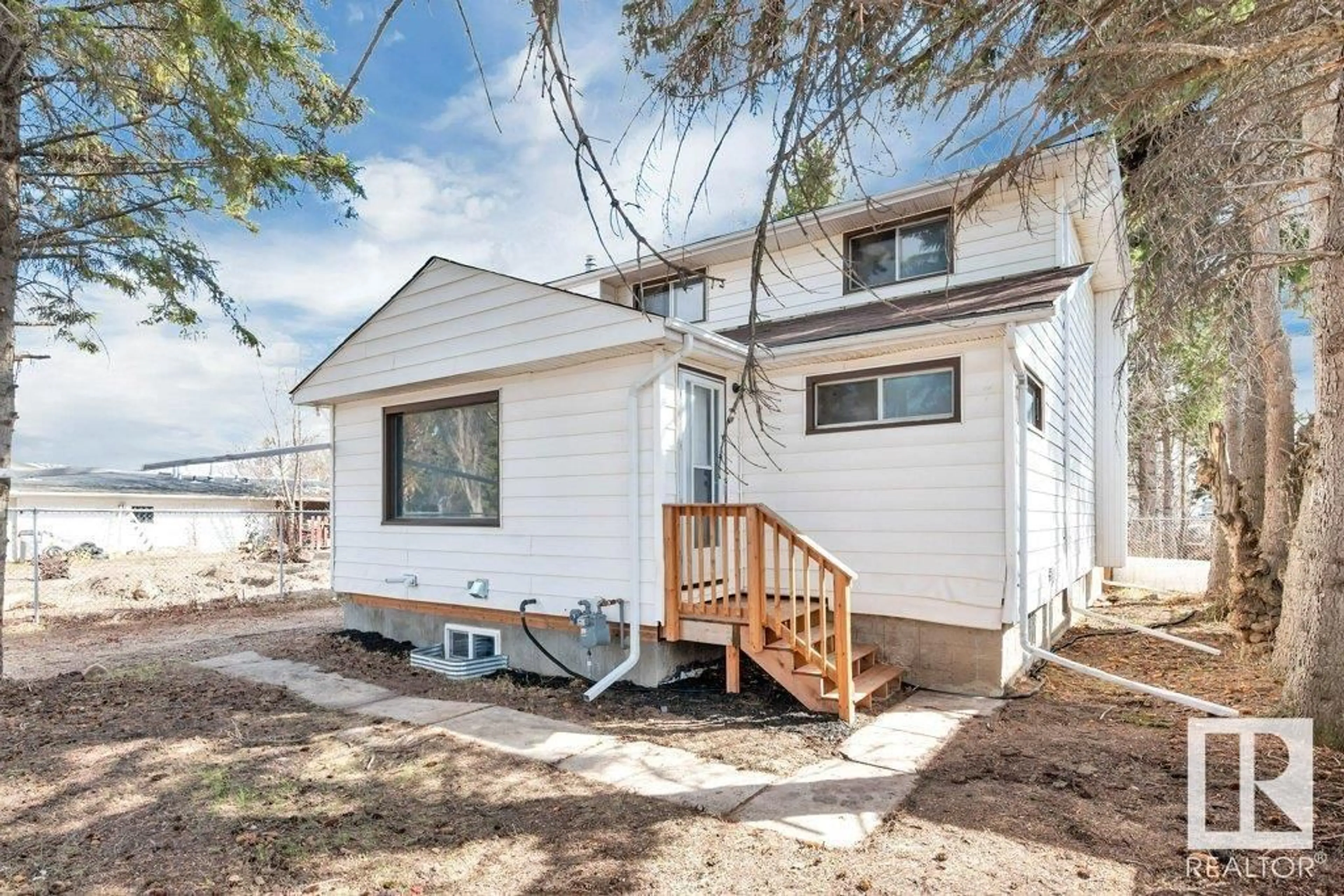 Home with vinyl exterior material, street for 5017 46 AV, Calmar Alberta T0C0V0