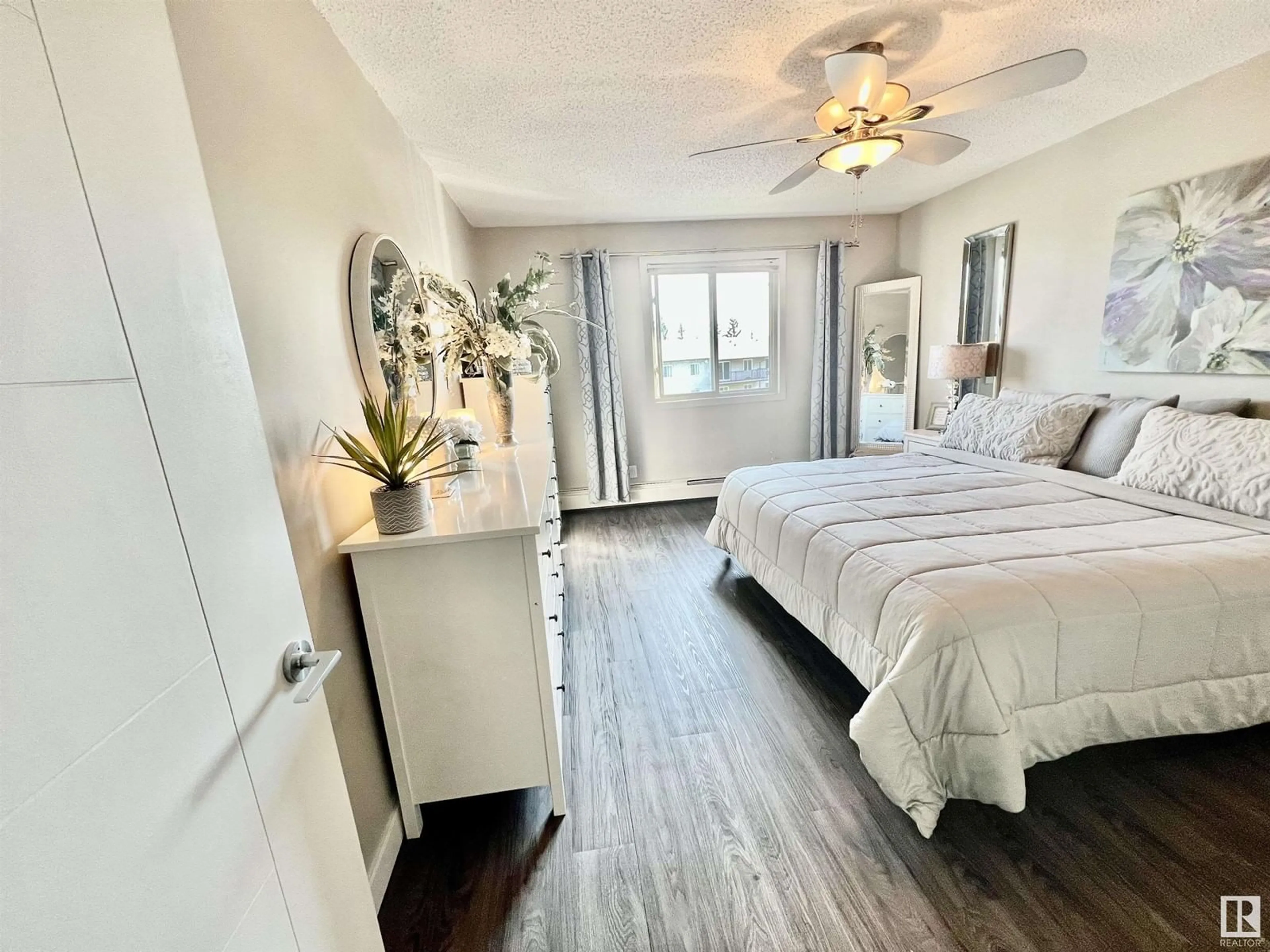 A pic of a room for #210 - 6103 35A AV, Edmonton Alberta T6L1G7