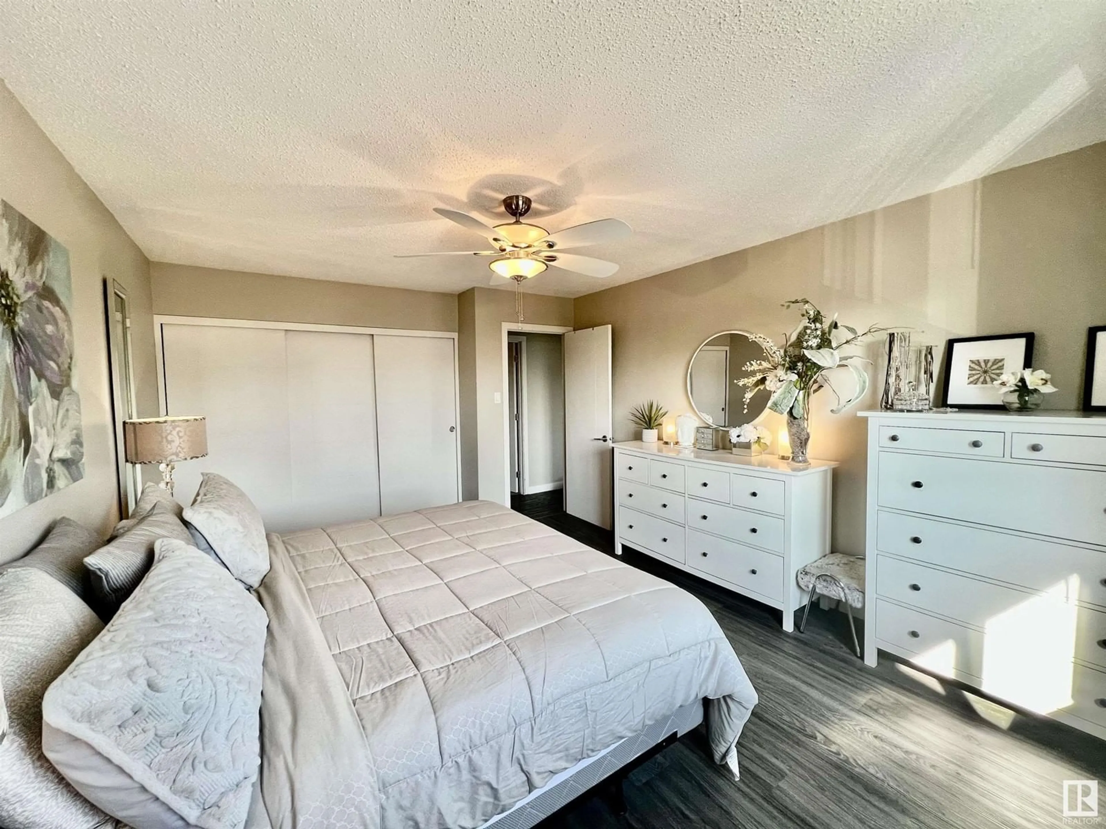 A pic of a room for #210 - 6103 35A AV, Edmonton Alberta T6L1G7