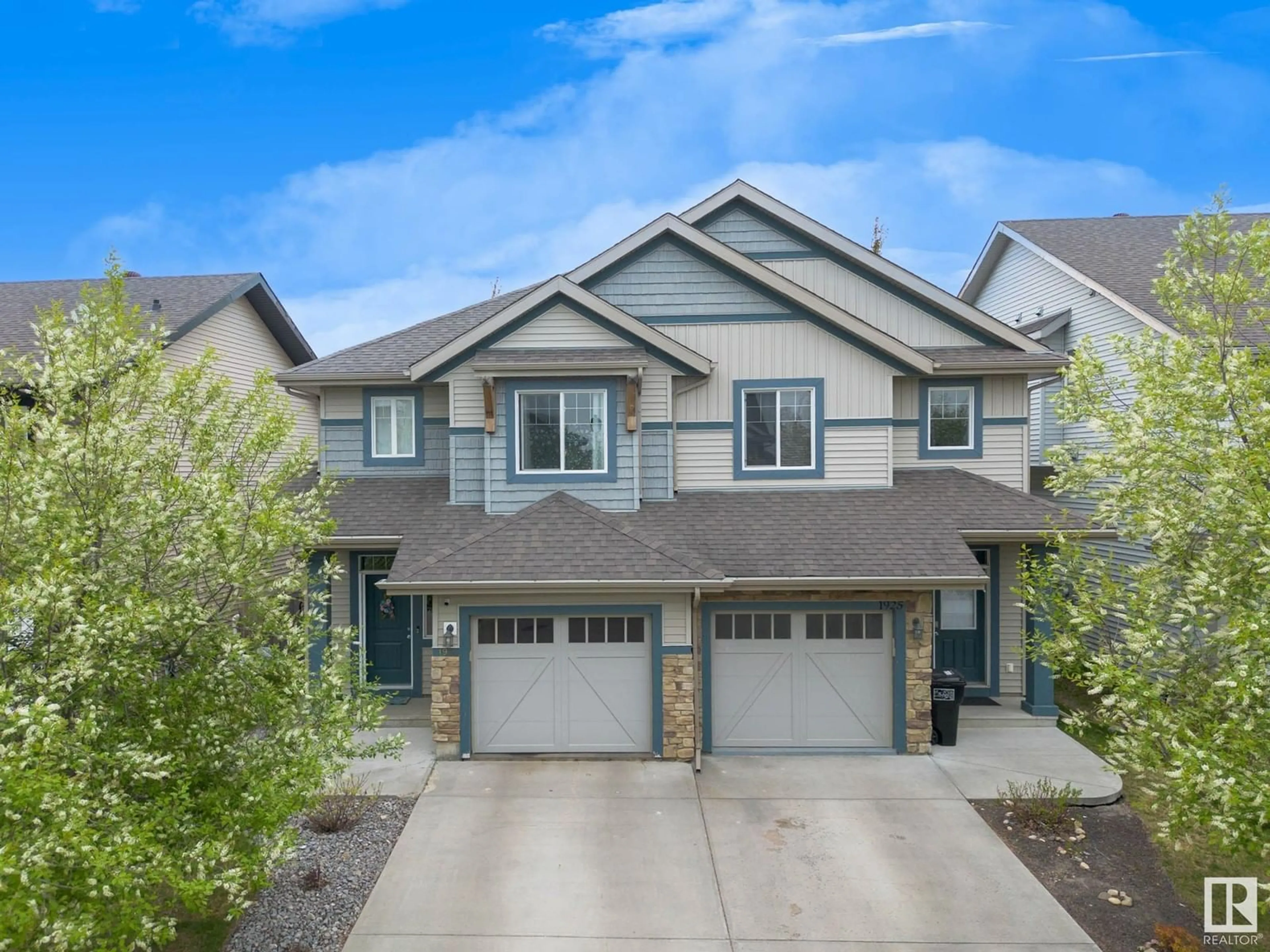 Home with vinyl exterior material, street for 1923 CHAPMAN RD, Edmonton Alberta T6W0Y7