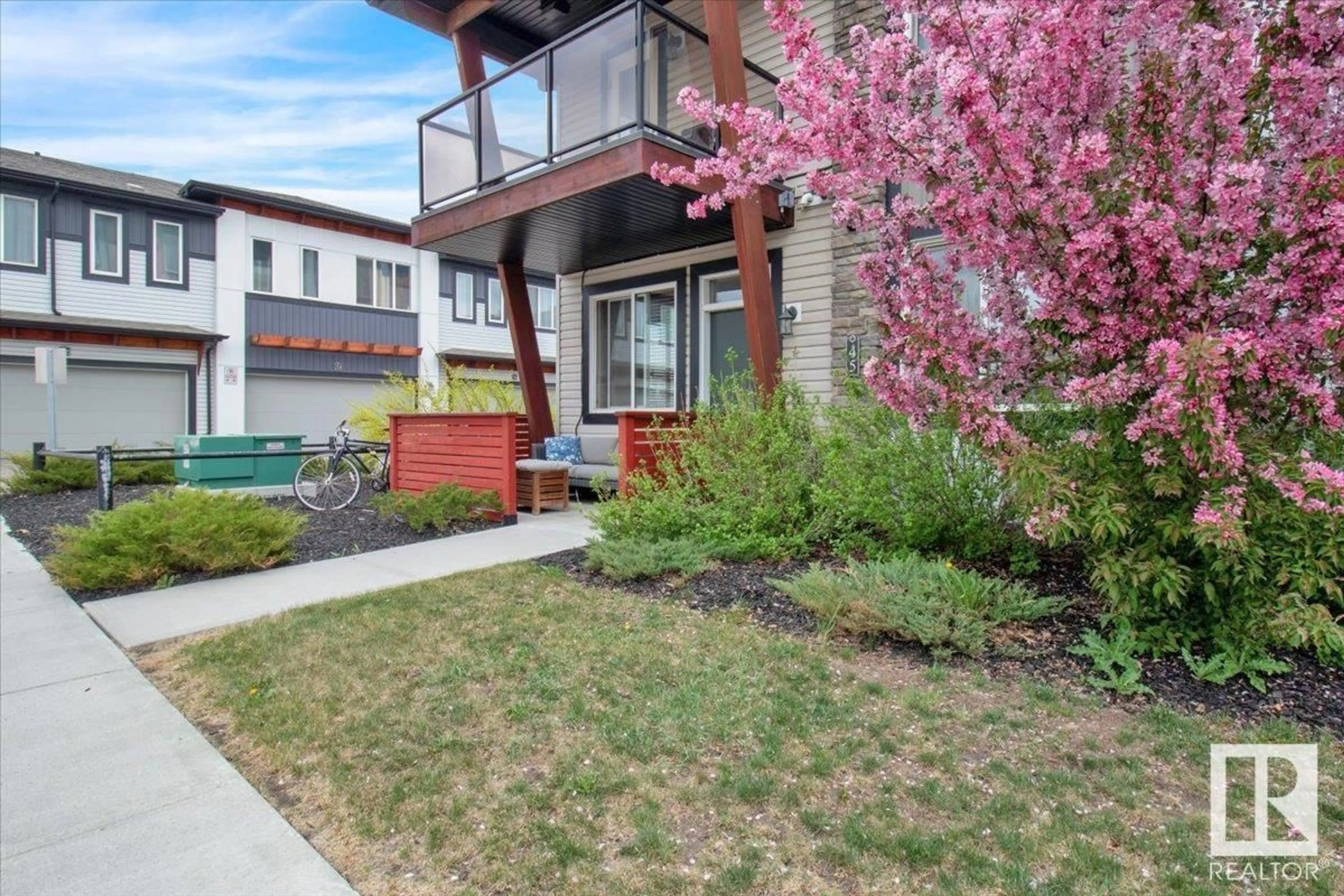 Patio, street for 45 - 446 ALLARD BV, Edmonton Alberta T6W3S7