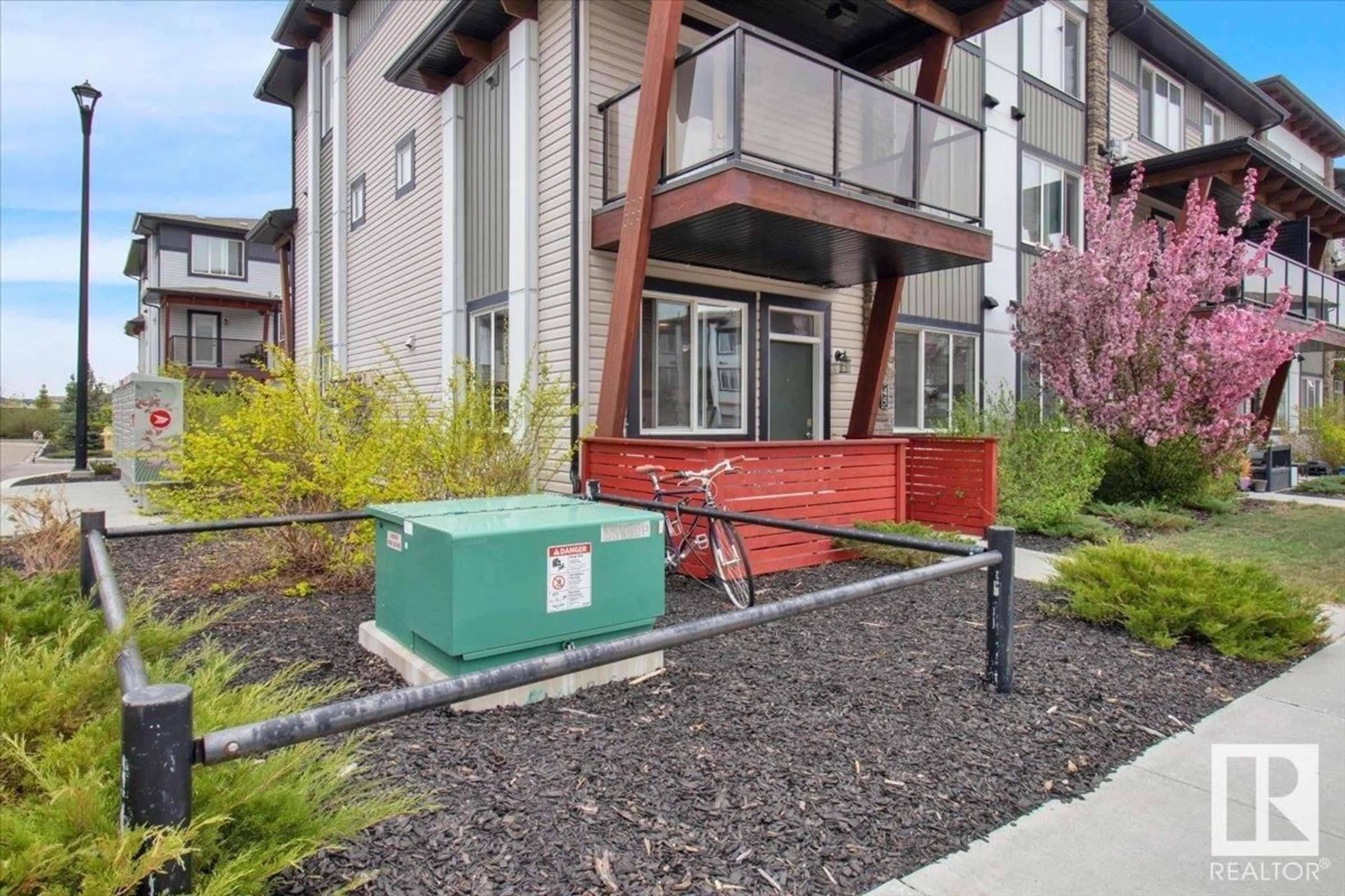Patio, street for 45 - 446 ALLARD BV, Edmonton Alberta T6W3S7