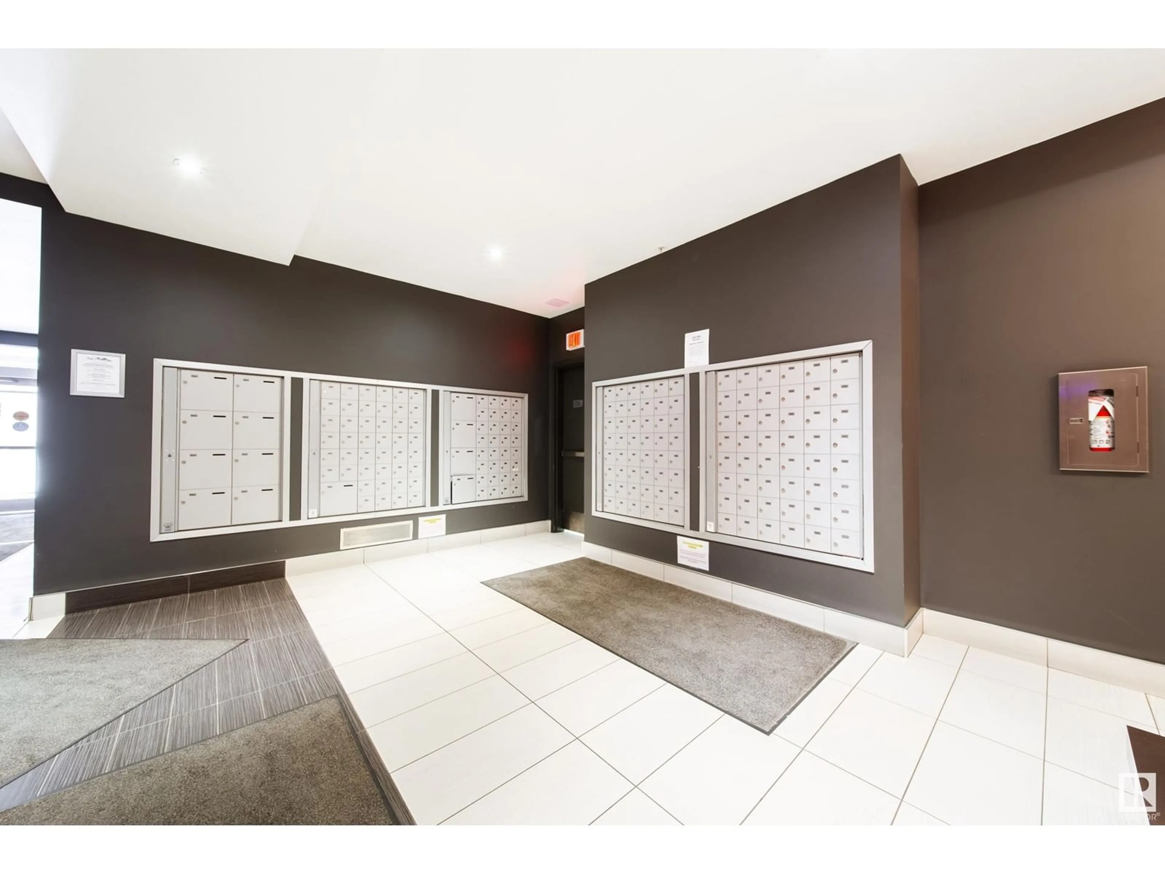 Indoor foyer for 1901 - 10410 102 AV, Edmonton Alberta T5J0E9