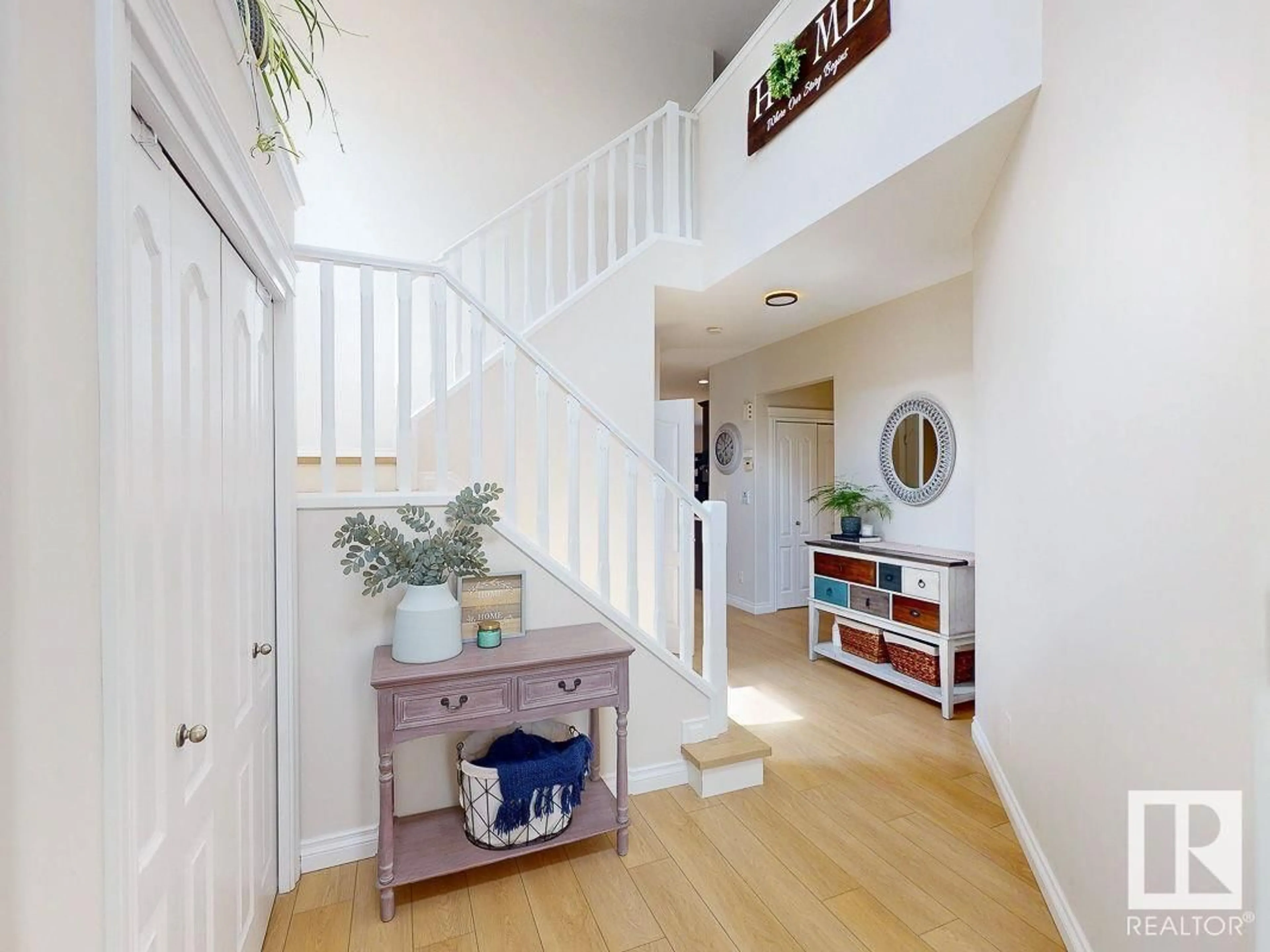 Indoor entryway for 5 HERON LI, Spruce Grove Alberta T7X0E8