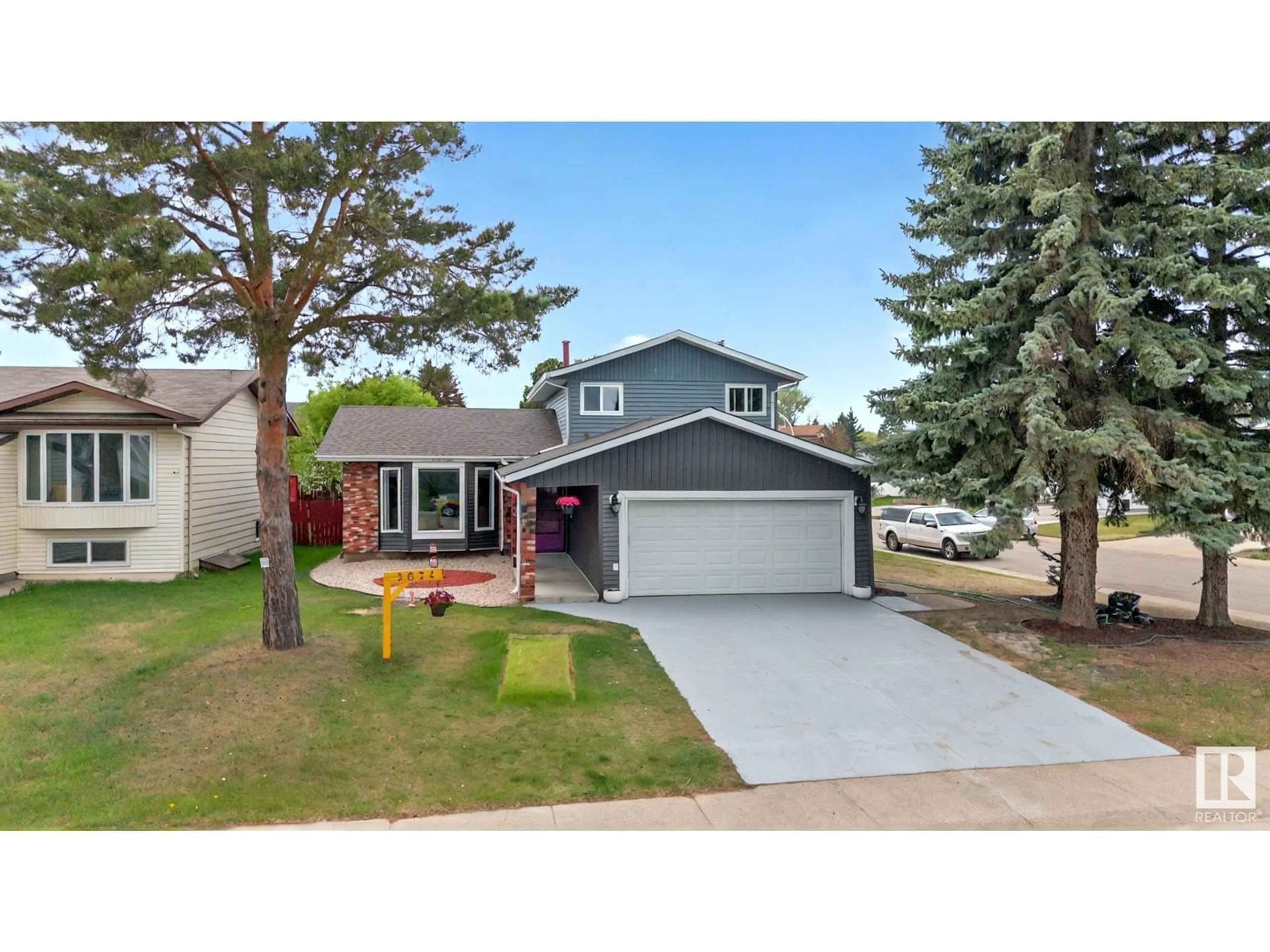 Home with vinyl exterior material, street for 3824 47 ST, Edmonton Alberta T6L5B2