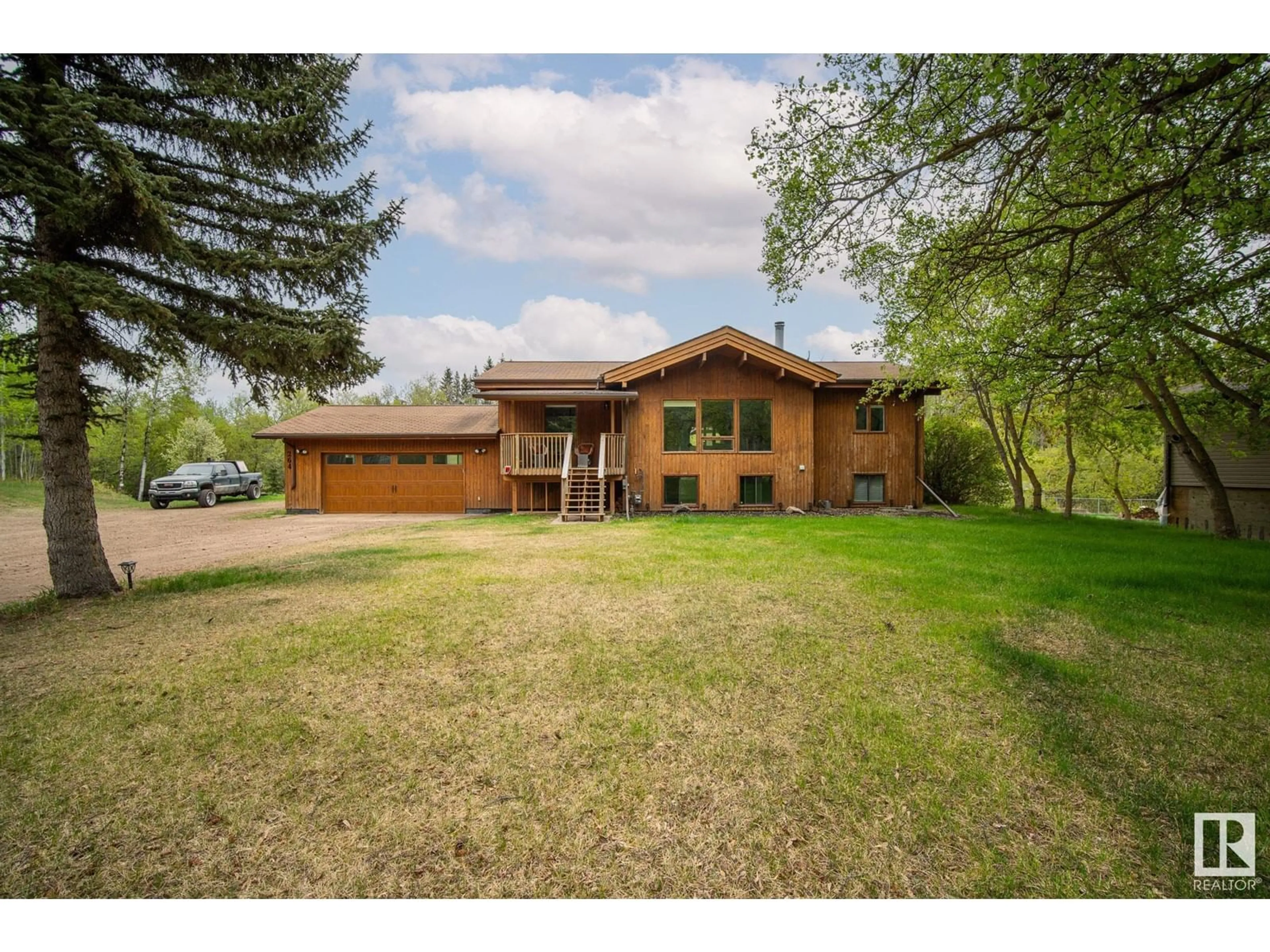A pic from outside/outdoor area/front of a property/back of a property/a pic from drone, unknown for 264 SOUTH COOKING LAKE RD, Rural Strathcona County Alberta T8E1J1