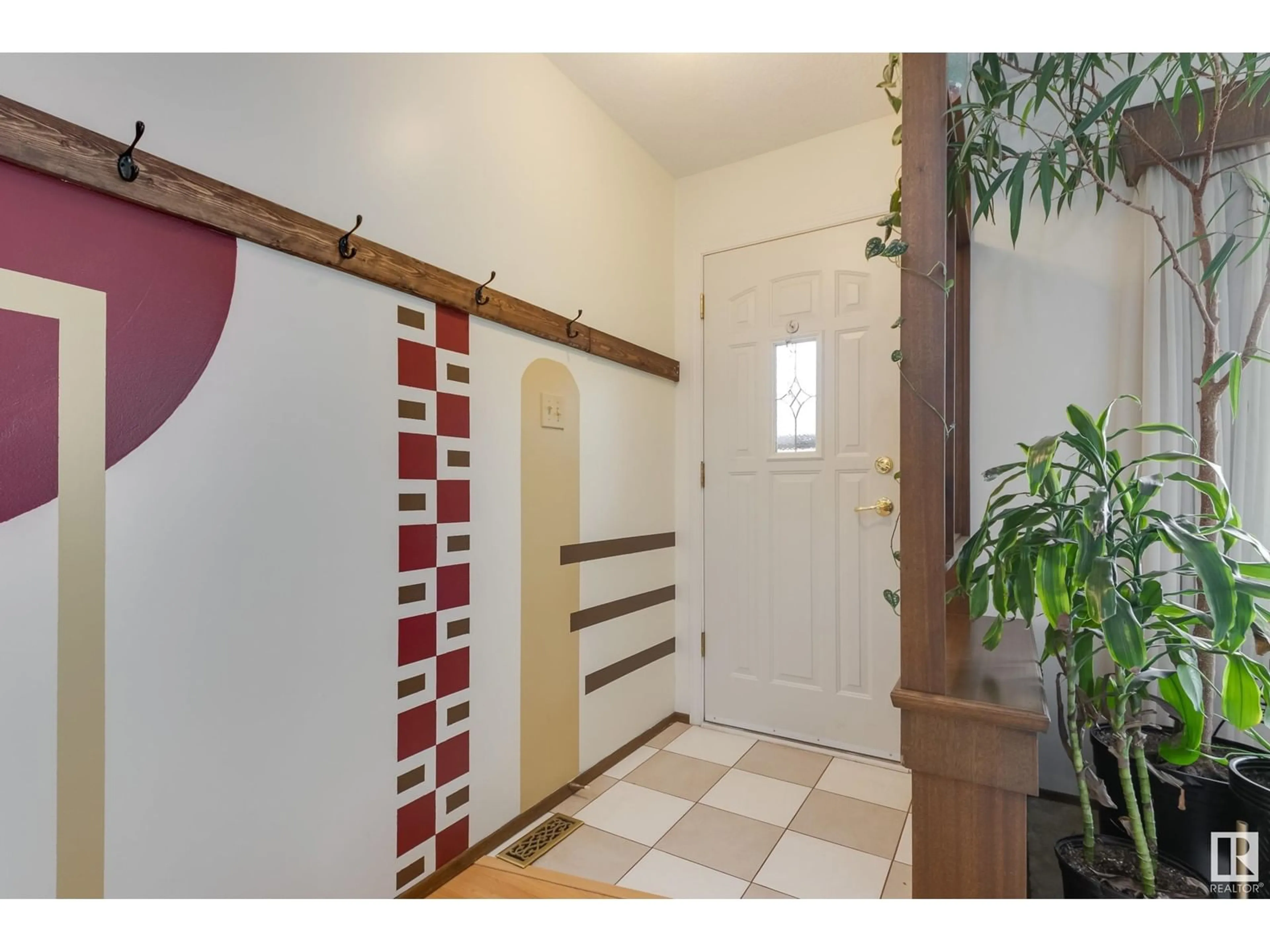 Indoor entryway for 45 MEADOWBROOK RD, Sherwood Park Alberta T8A0P2
