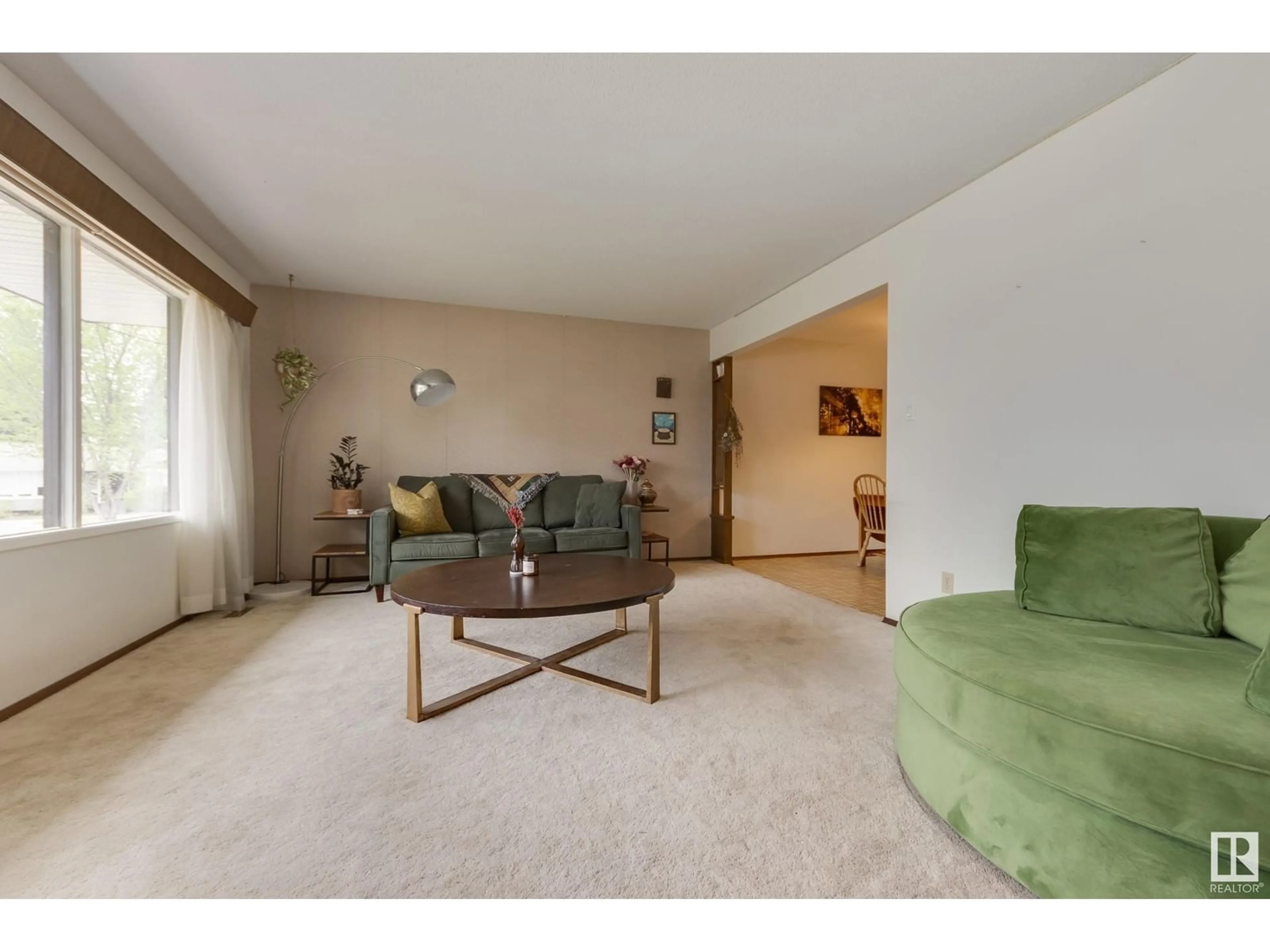 Living room with furniture, carpet floor for 45 MEADOWBROOK RD, Sherwood Park Alberta T8A0P2