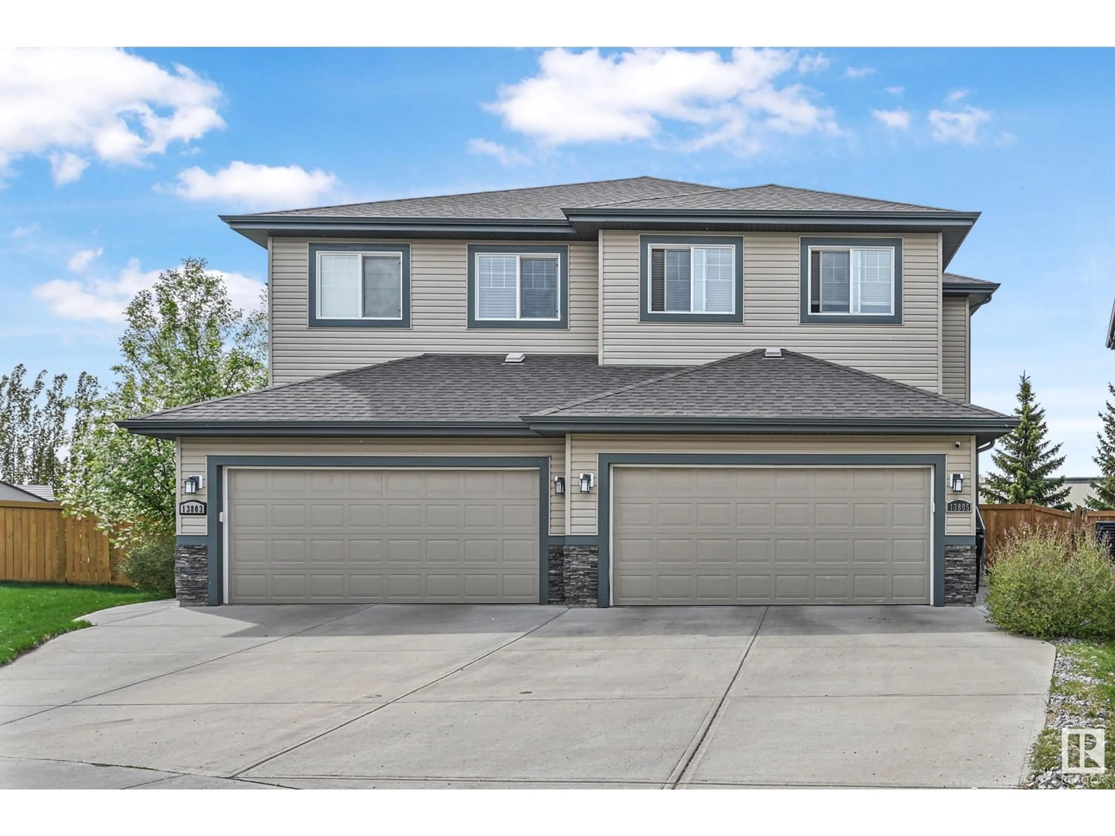 Home with vinyl exterior material, street for 13805 138 AV, Edmonton Alberta T6V0M1