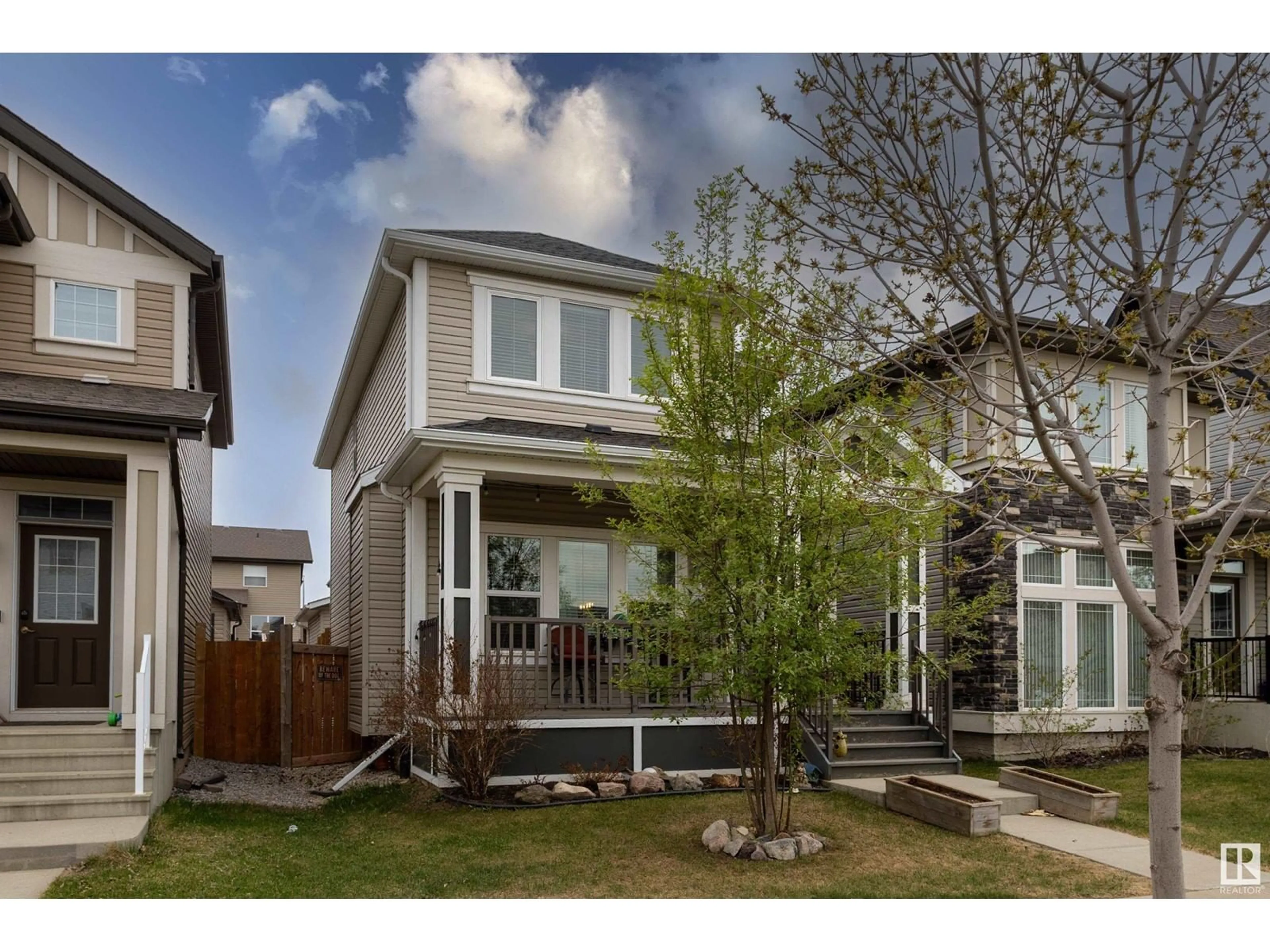Home with vinyl exterior material, street for 1525 SECORD RD, Edmonton Alberta T5T7B4