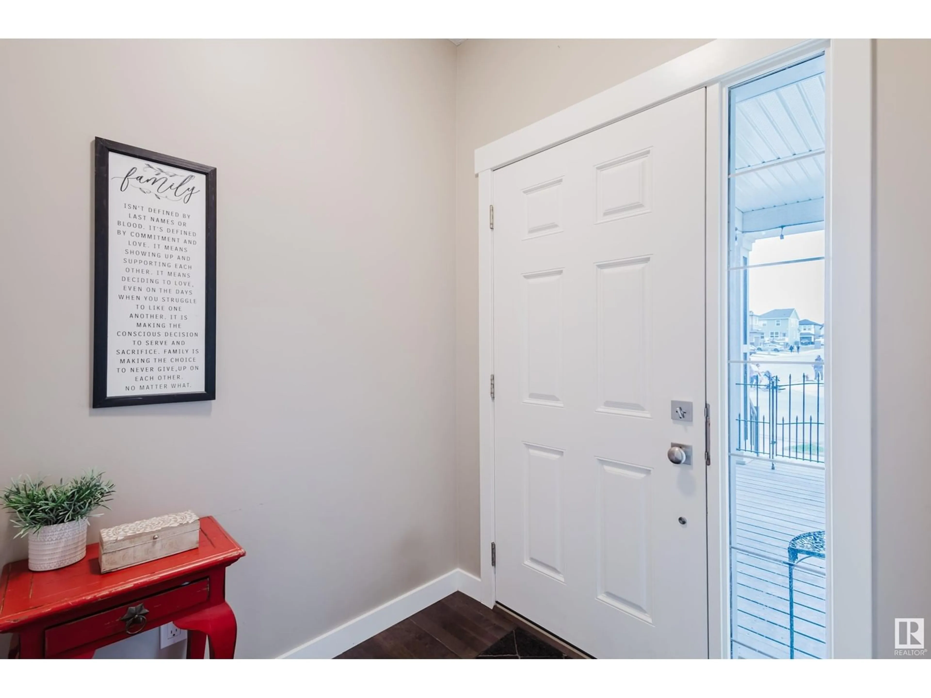 Indoor entryway for 1525 SECORD RD, Edmonton Alberta T5T7B4