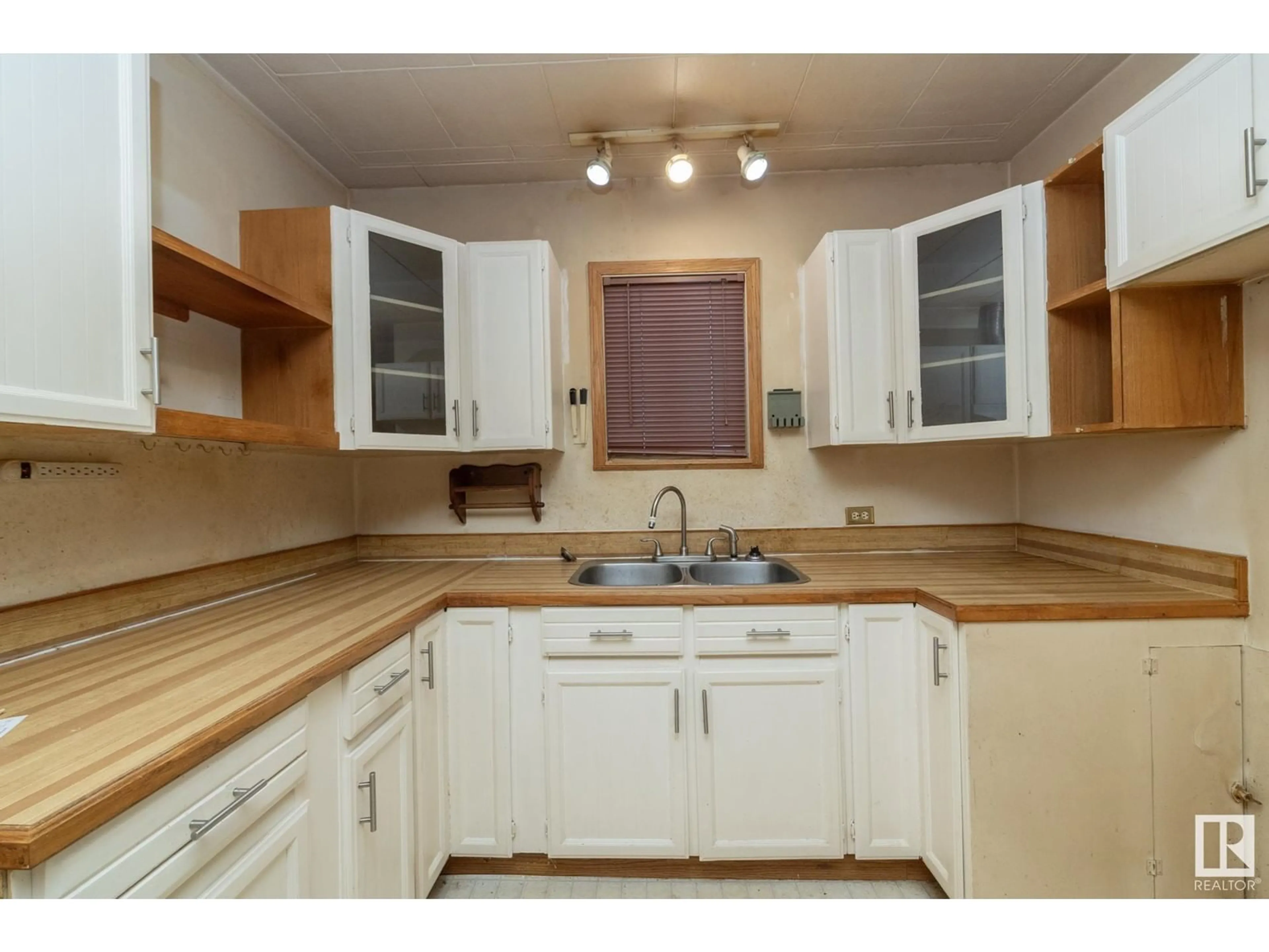 Standard kitchen, wood/laminate floor for 12906 128 ST, Edmonton Alberta T5L1E5