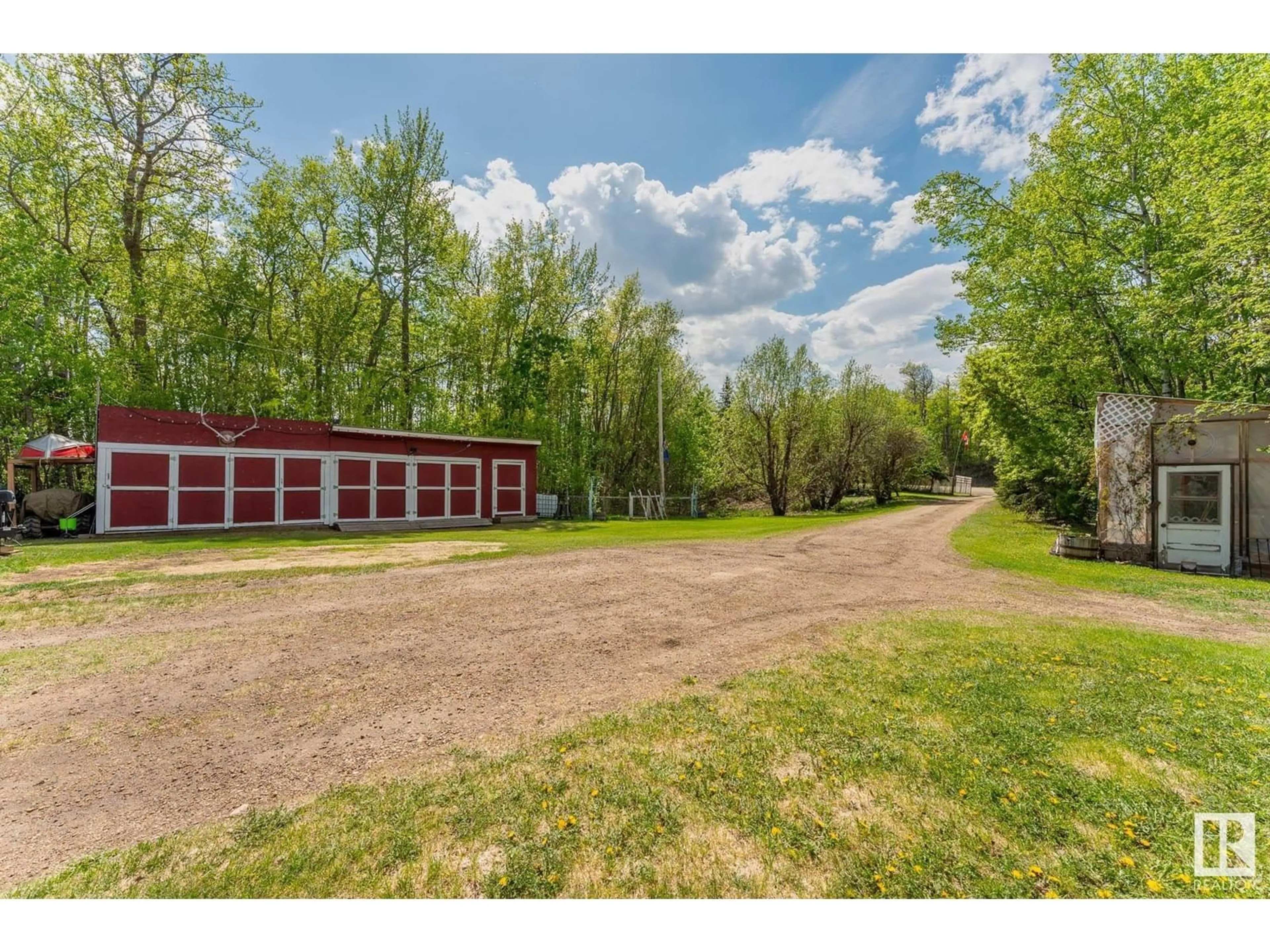 A pic from outside/outdoor area/front of a property/back of a property/a pic from drone, unknown for 54259 RGE ROAD 210, Rural Strathcona County Alberta T8L3Z1