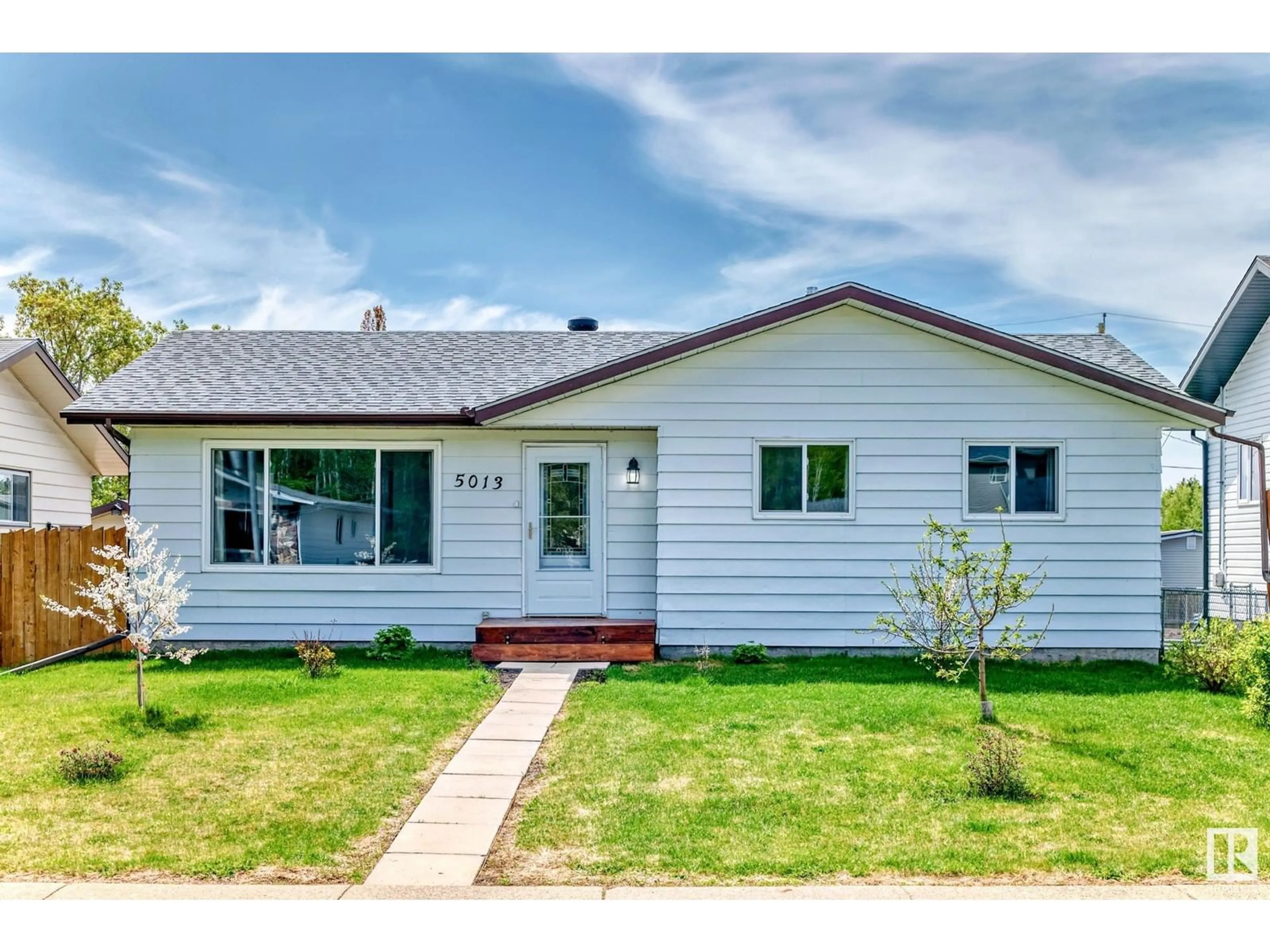 Home with vinyl exterior material, street for 5013 55 AV, Wabamun Alberta T0E2K0