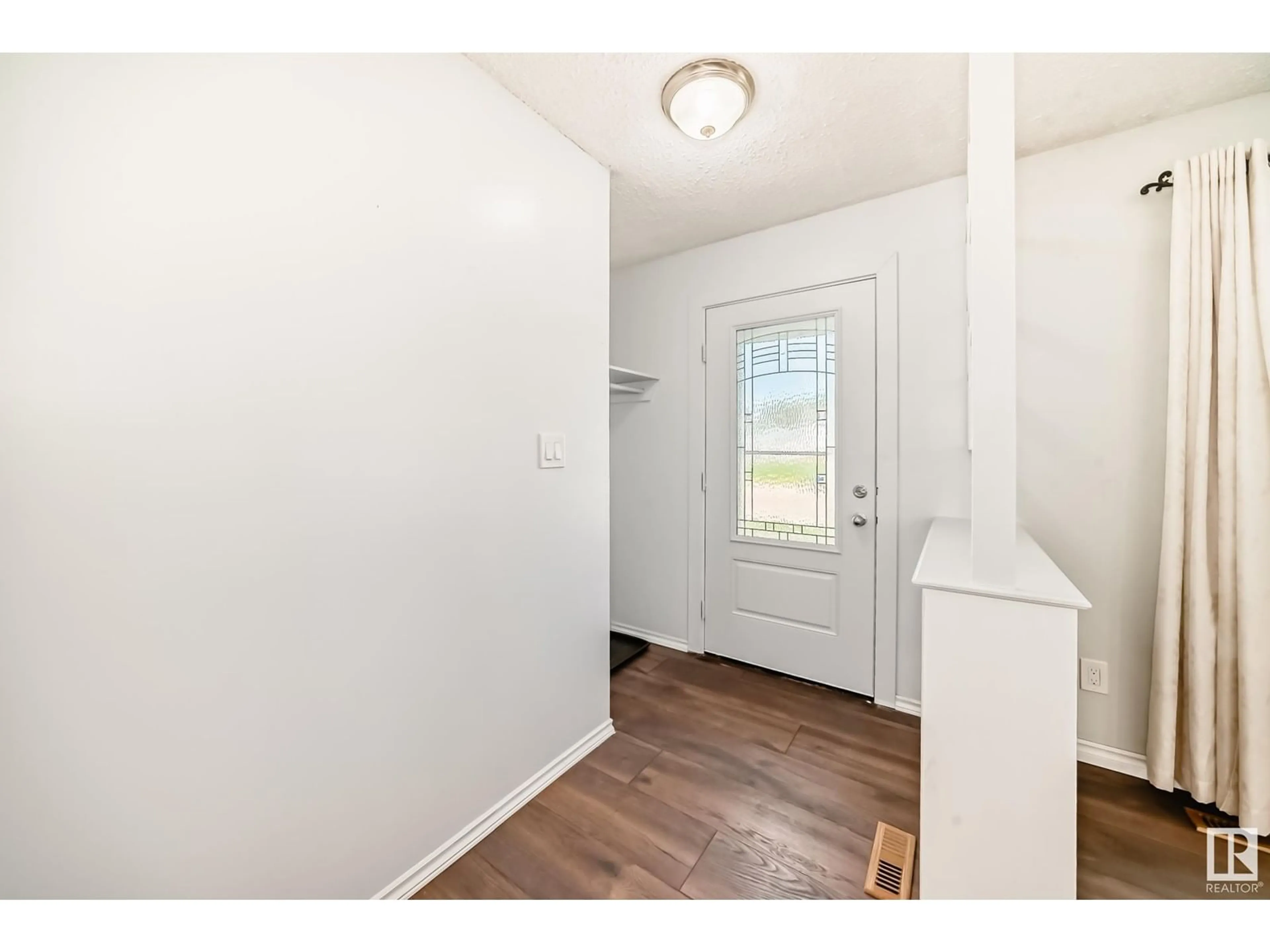Indoor entryway for 5013 55 AV, Wabamun Alberta T0E2K0