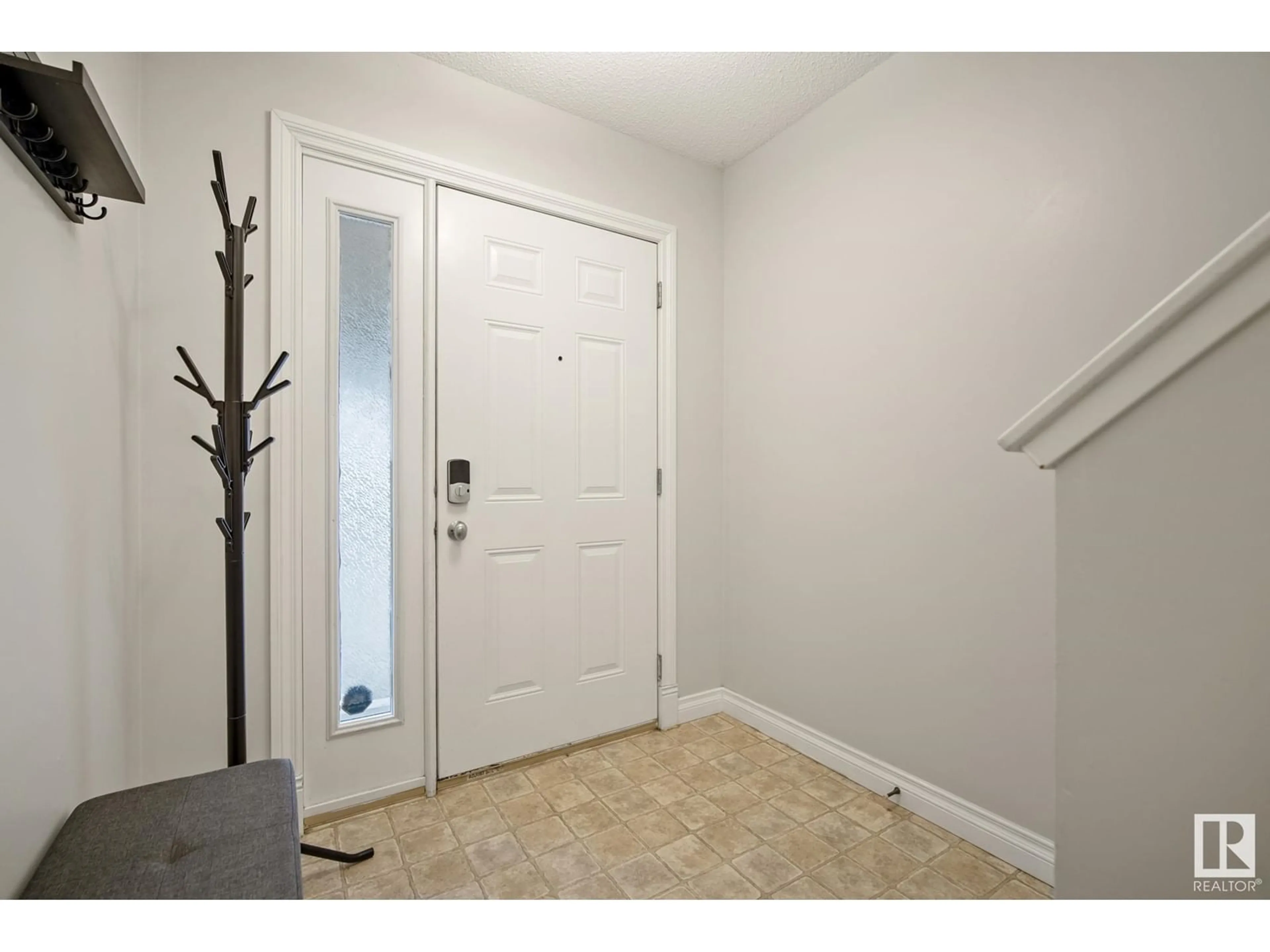 Indoor entryway for 79 12050 17 AV SW, Edmonton Alberta T6W1X4