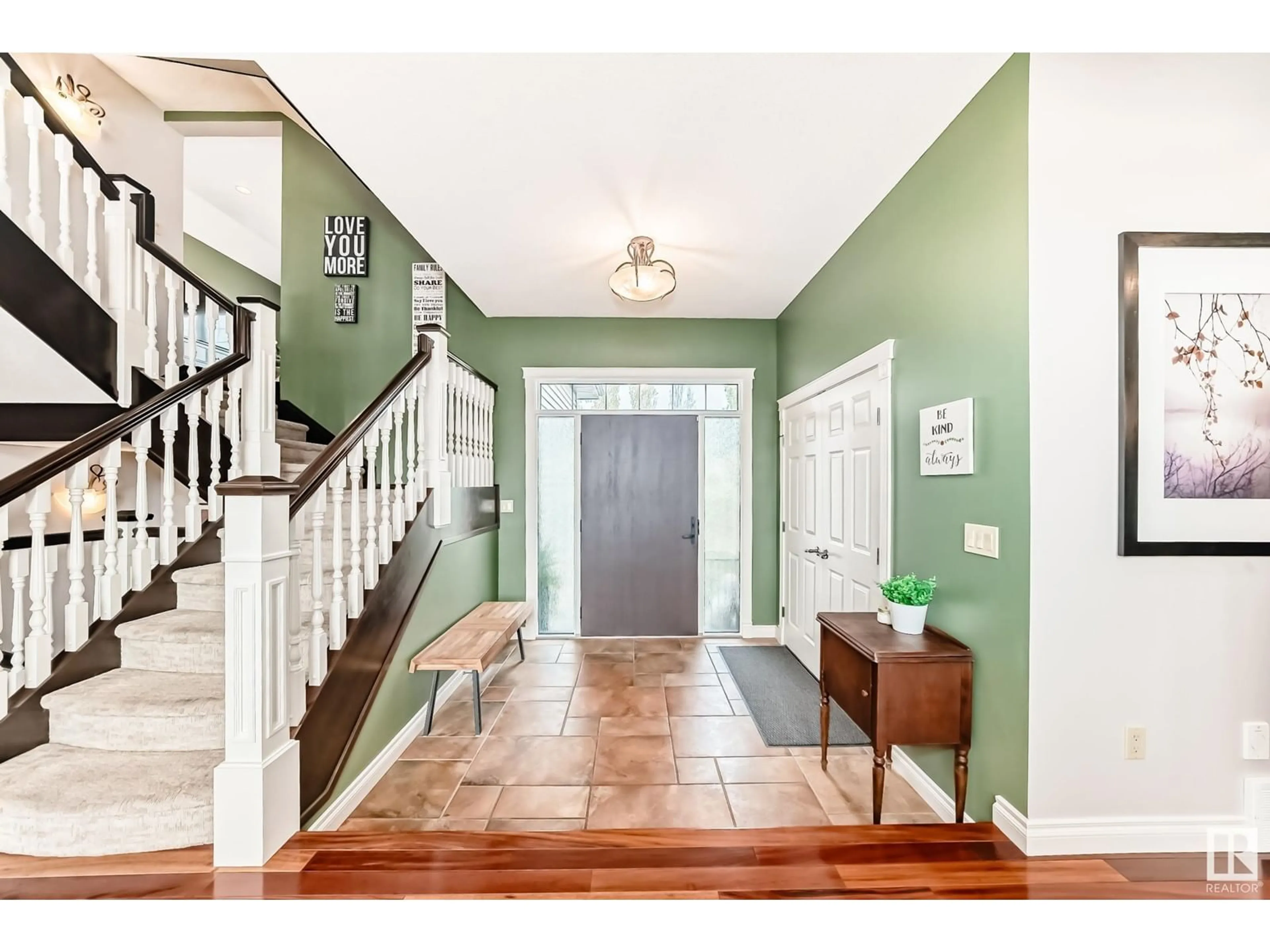 Indoor entryway for 1838 BOWMAN PT, Edmonton Alberta T6W1P7