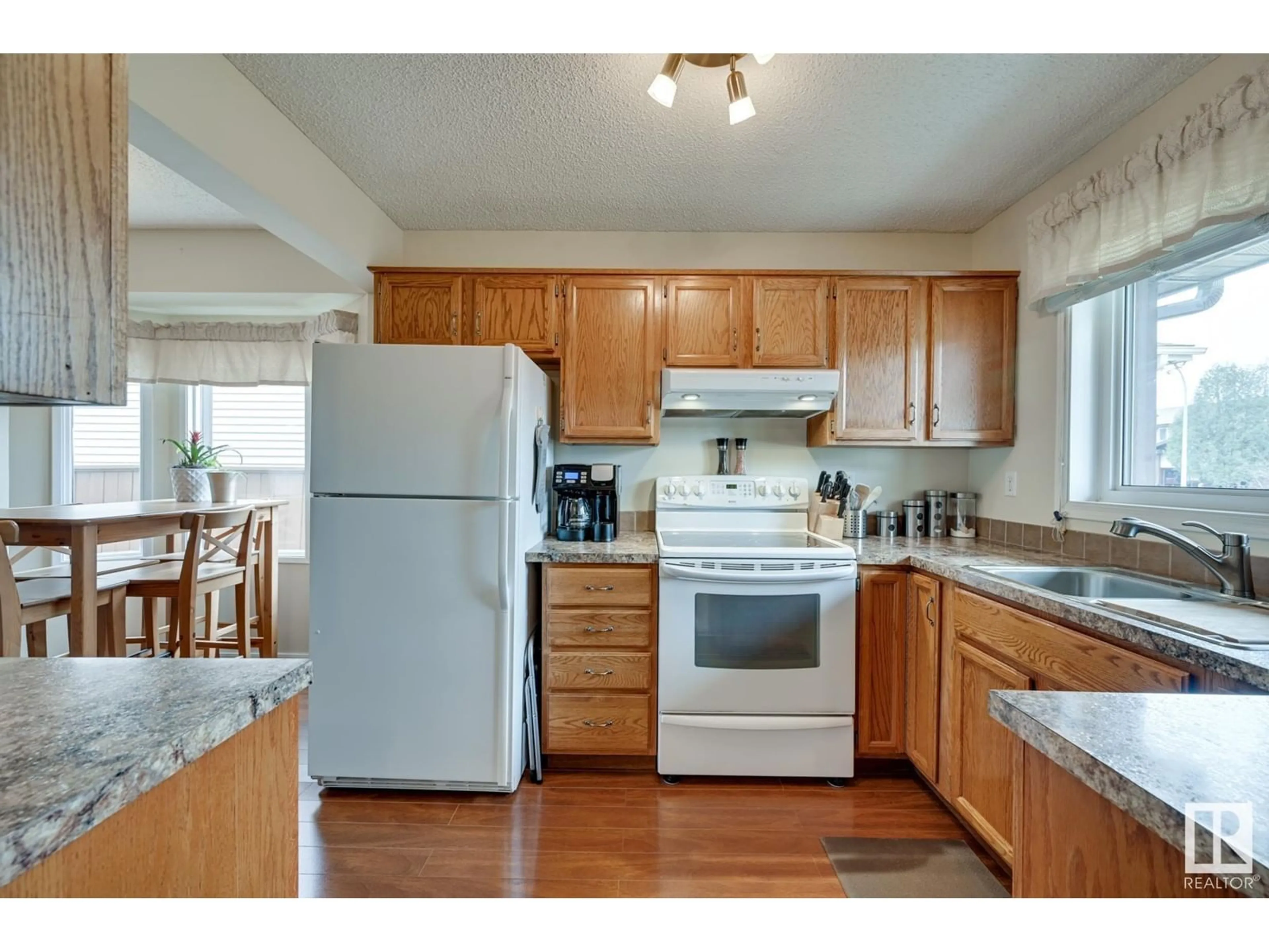 Standard kitchen, wood/laminate floor for 10440 16 AVENUE AVENUE, Edmonton Alberta T6J5N8