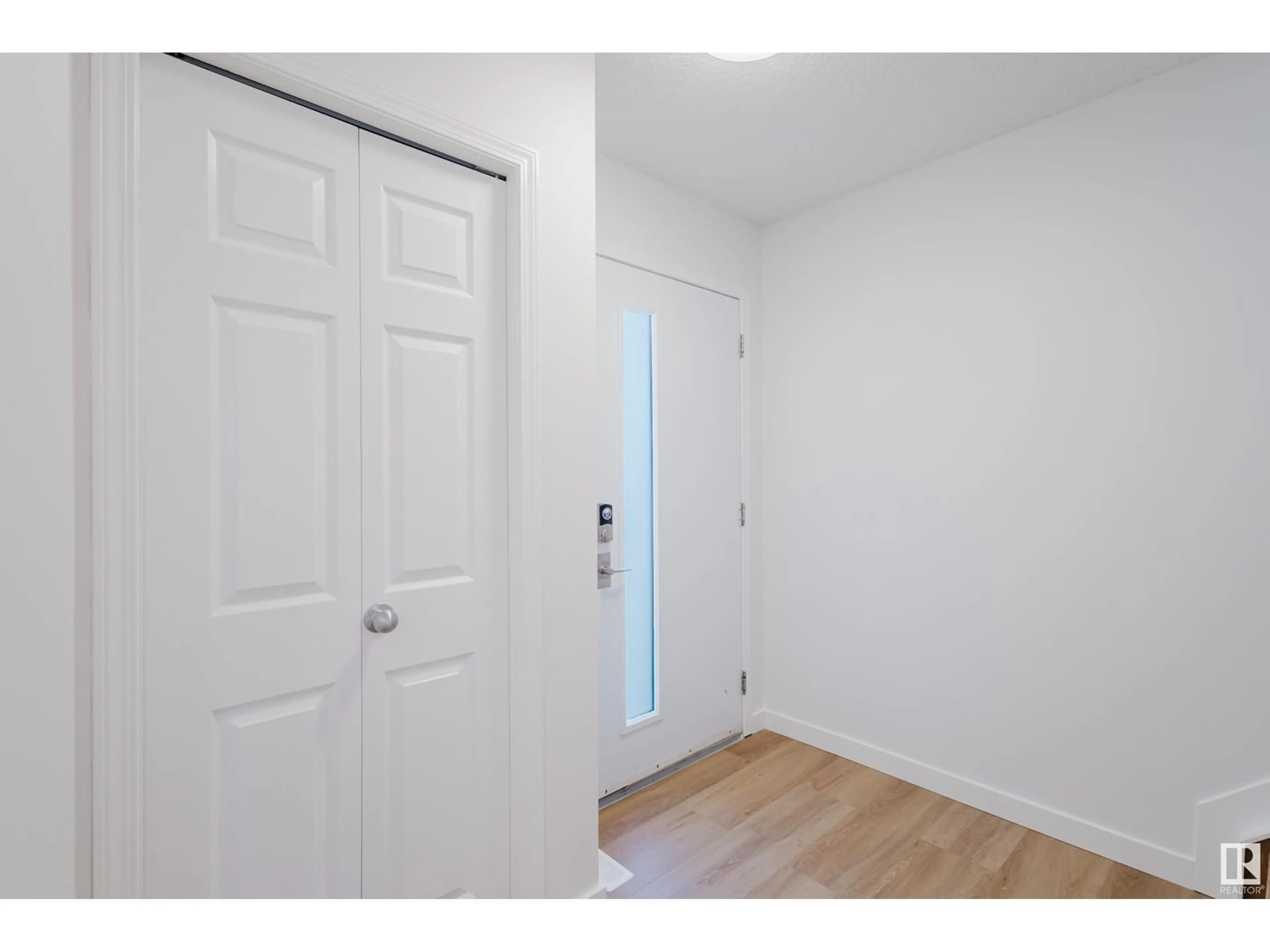 Indoor entryway for 1514 MCMILLIAN PL, Edmonton Alberta T6W1V7