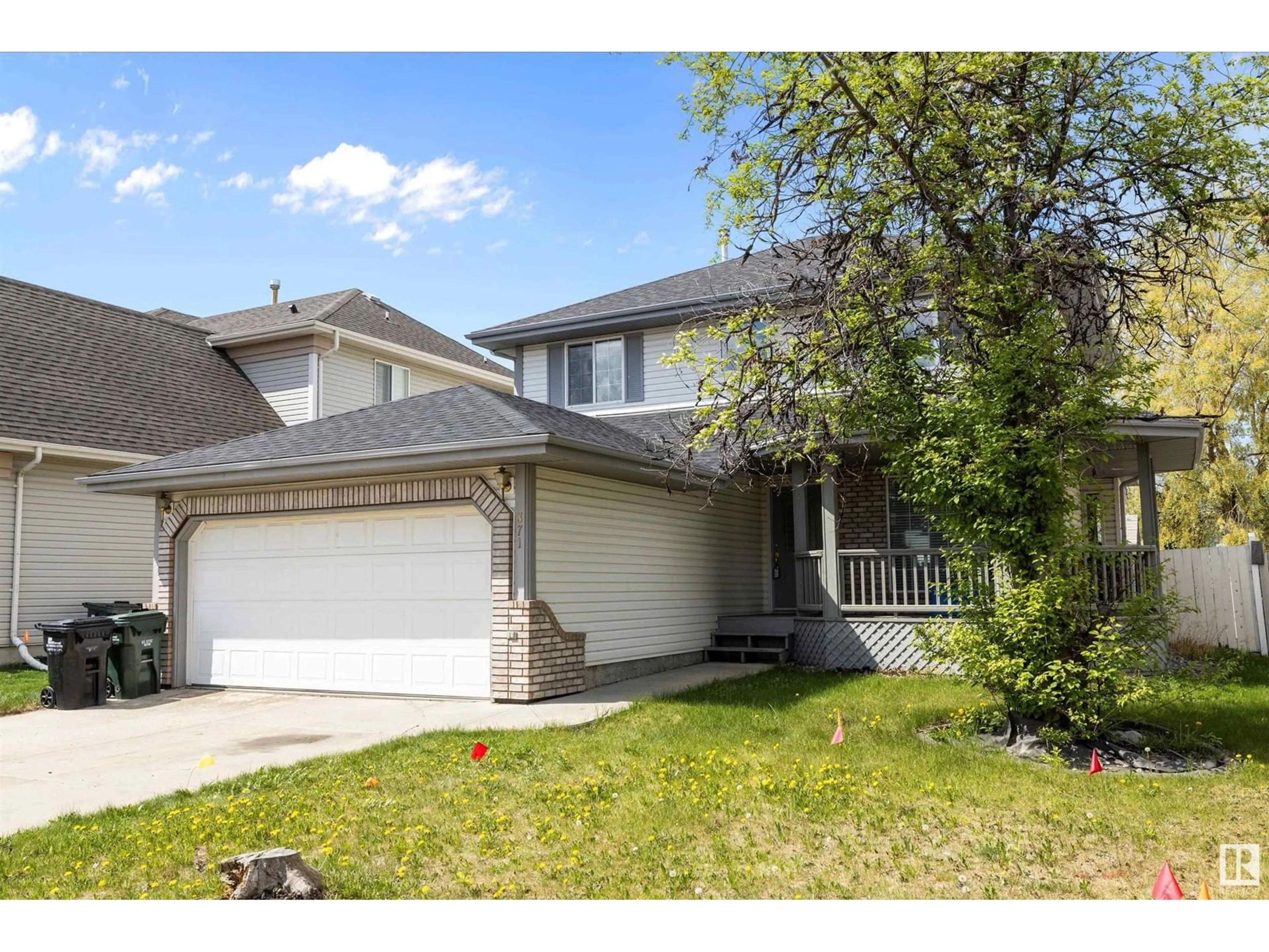 Home with vinyl exterior material, street for 371 LILAC LN, Sherwood Park Alberta T8H1V9