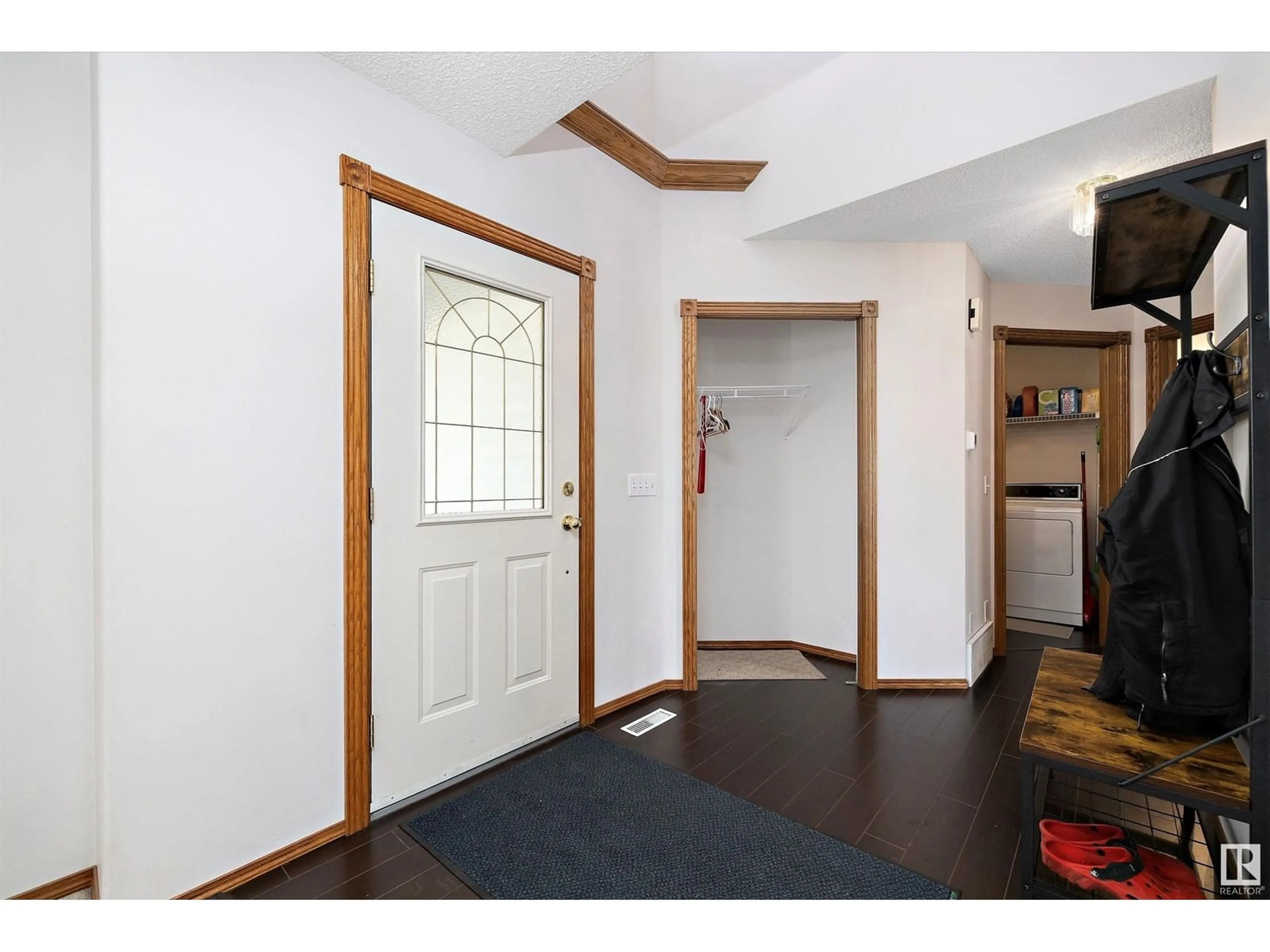 Indoor entryway for 371 LILAC LN, Sherwood Park Alberta T8H1V9