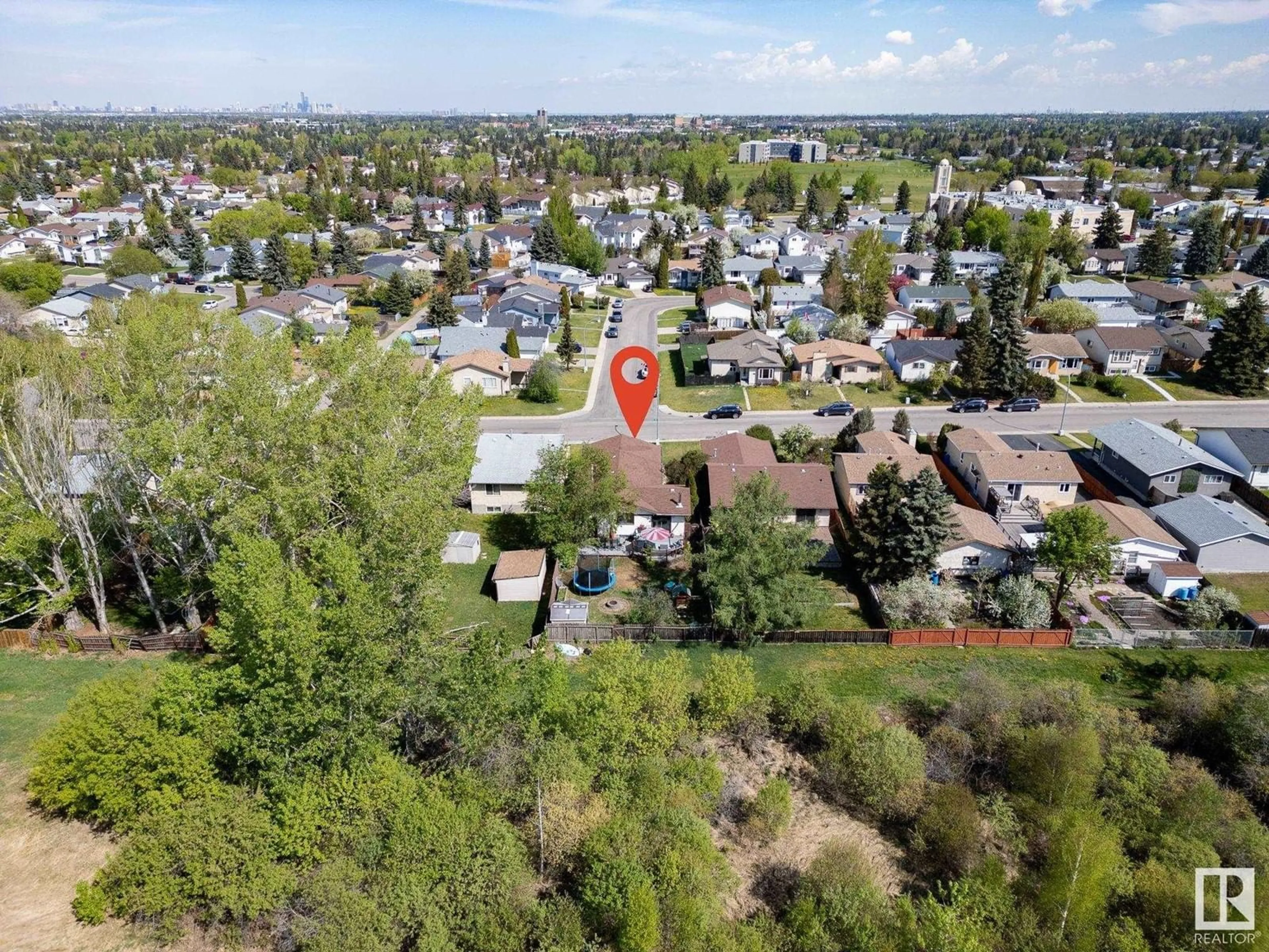 A pic from outside/outdoor area/front of a property/back of a property/a pic from drone, unknown for 5931 10 AV, Edmonton Alberta T6L3A5