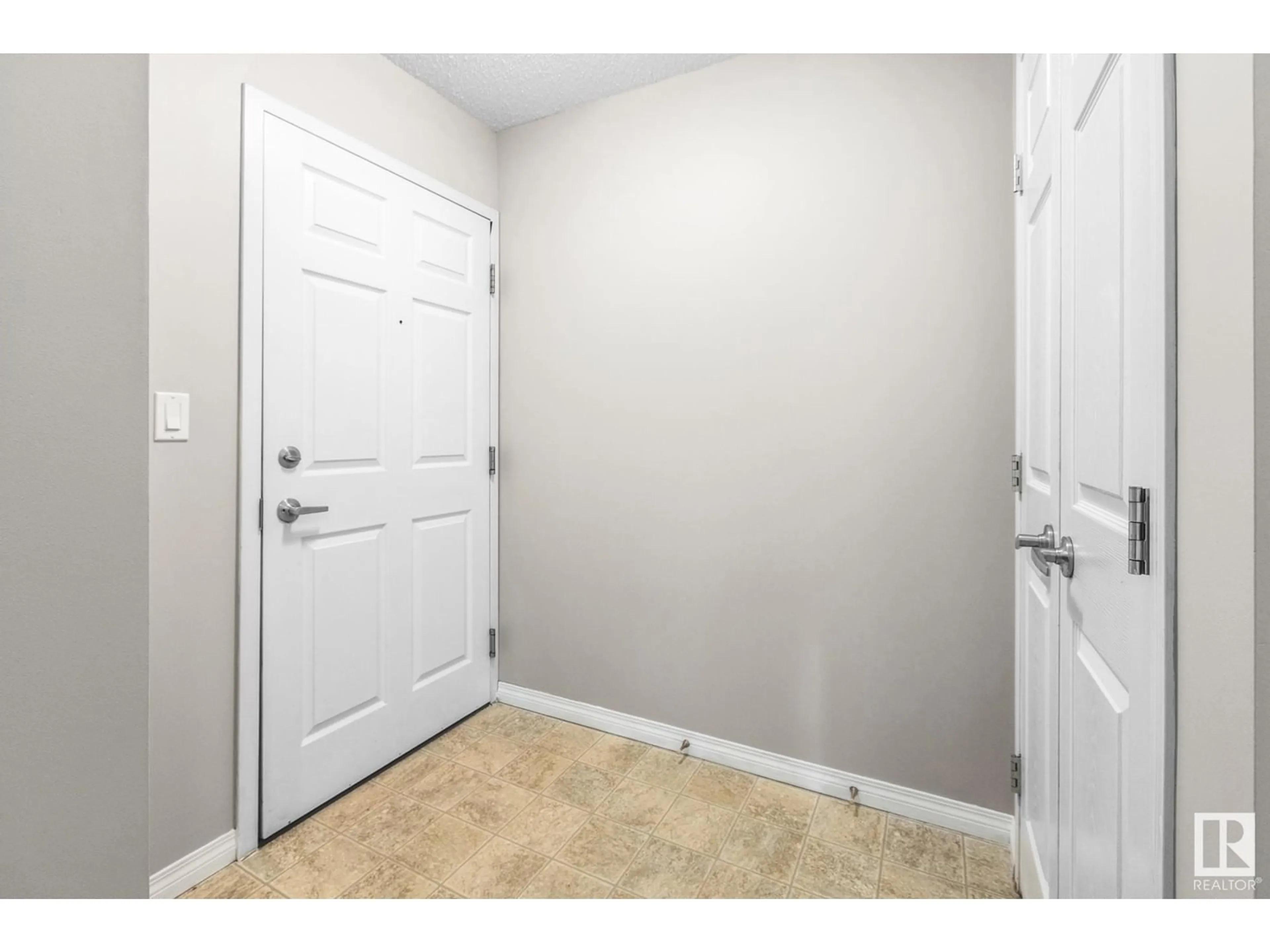 Indoor entryway for 616 - 118 MCALLISTER LO, Edmonton Alberta T6W1N1