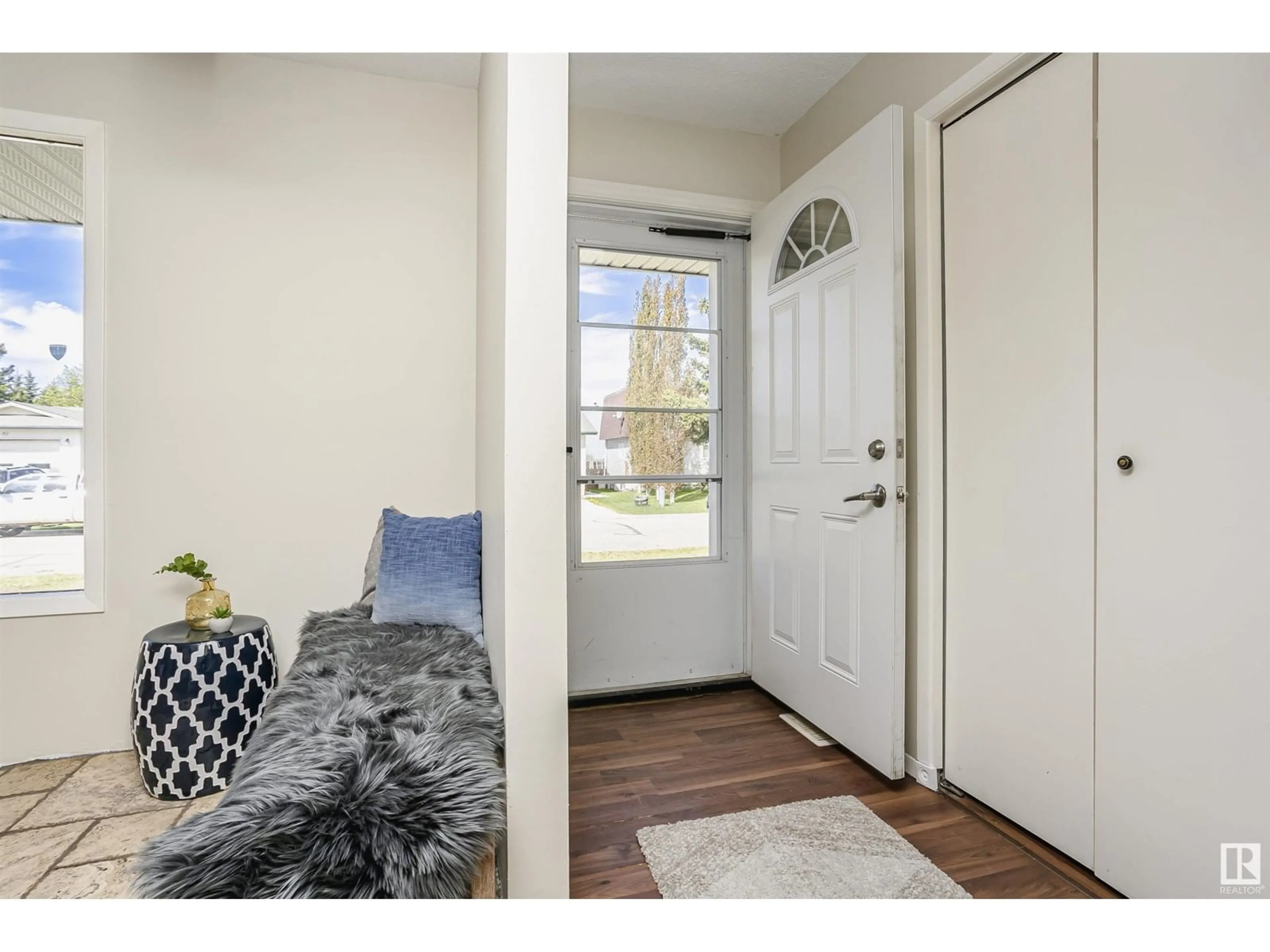 Indoor entryway for 4713 51 ST, Legal Alberta T0G1B0