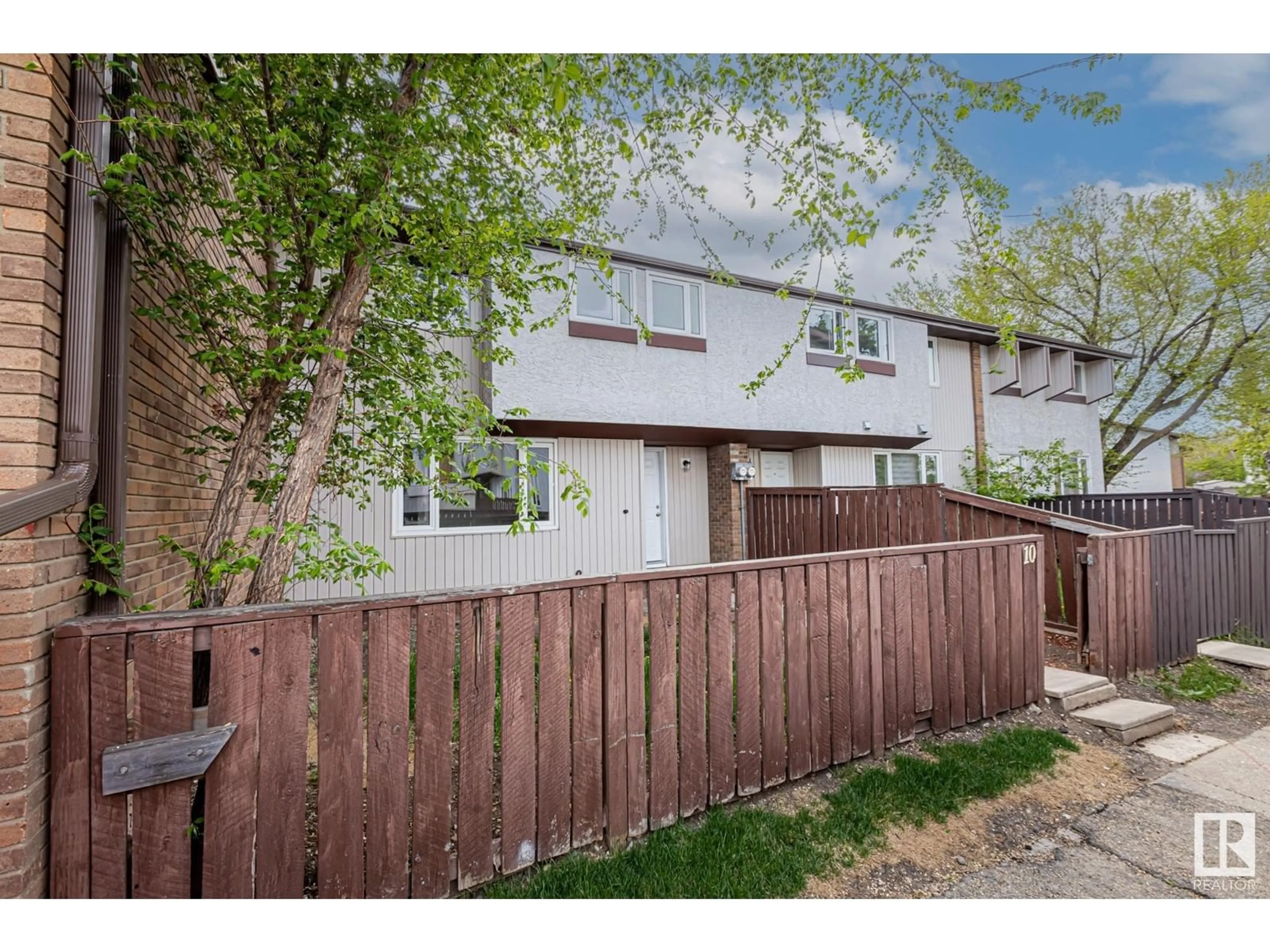 A pic from outside/outdoor area/front of a property/back of a property/a pic from drone, street for #10 - 14320 80 ST, Edmonton Alberta T5C1L6