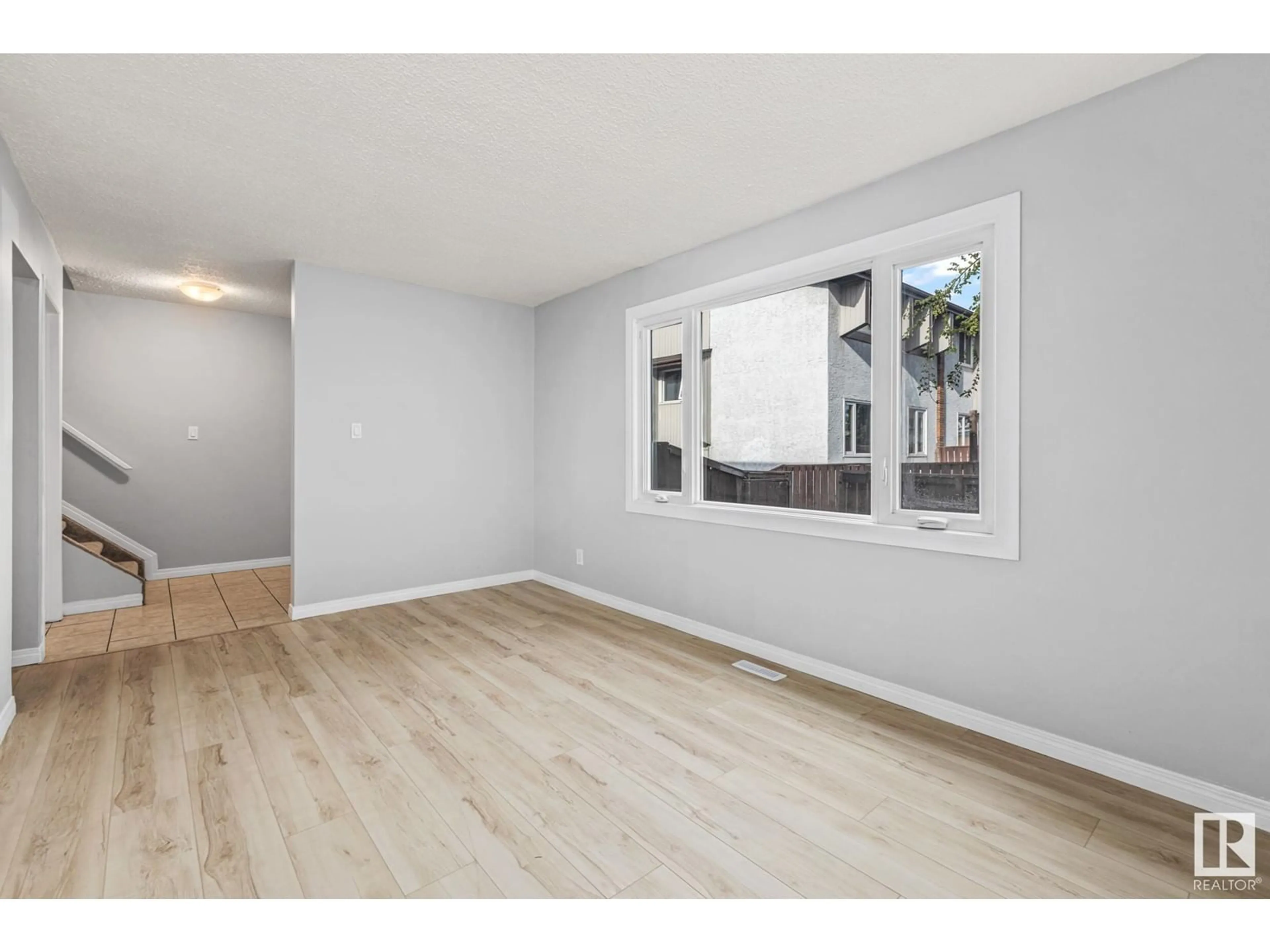 A pic of a room for #10 - 14320 80 ST, Edmonton Alberta T5C1L6