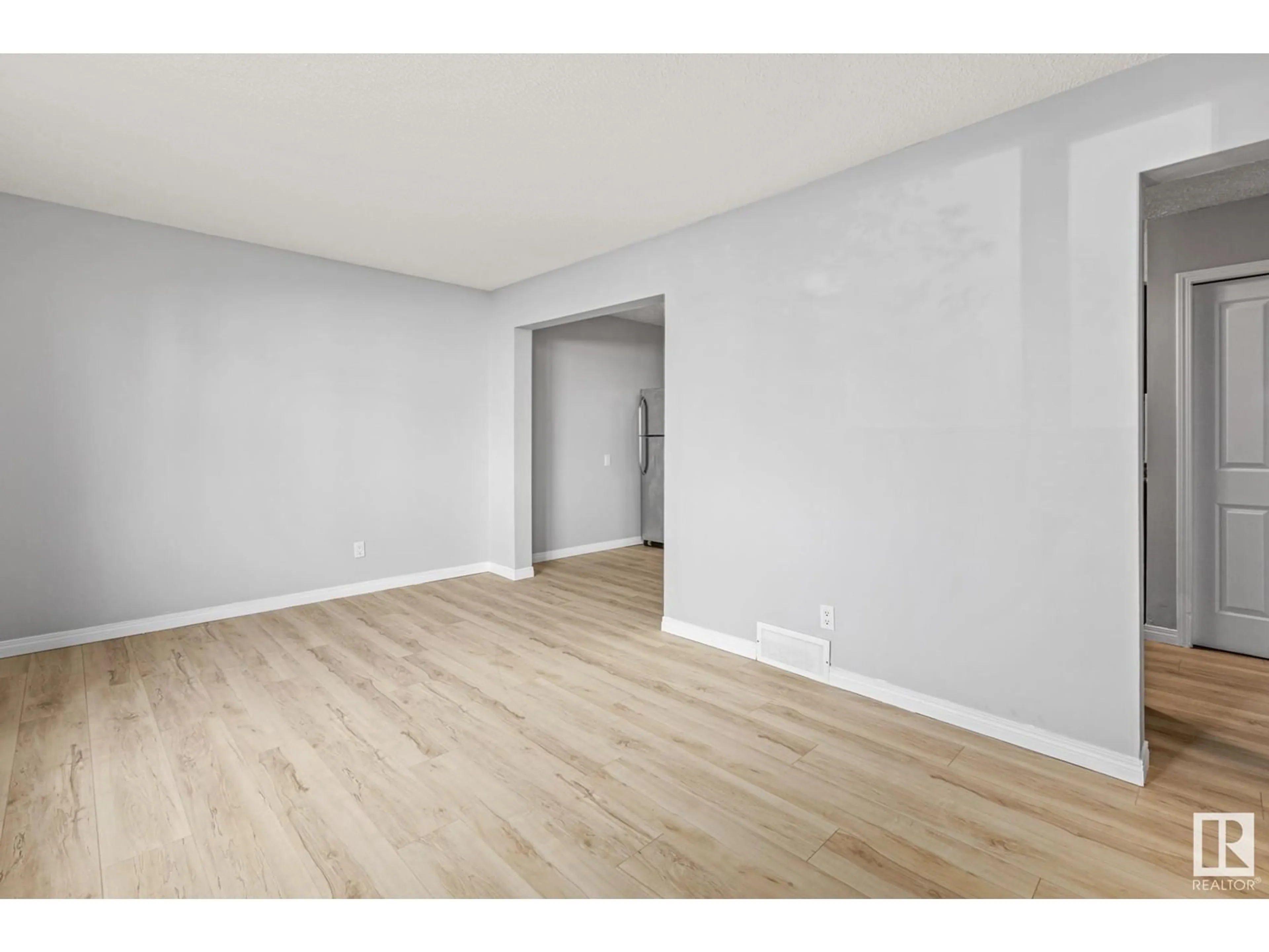 A pic of a room for #10 - 14320 80 ST, Edmonton Alberta T5C1L6