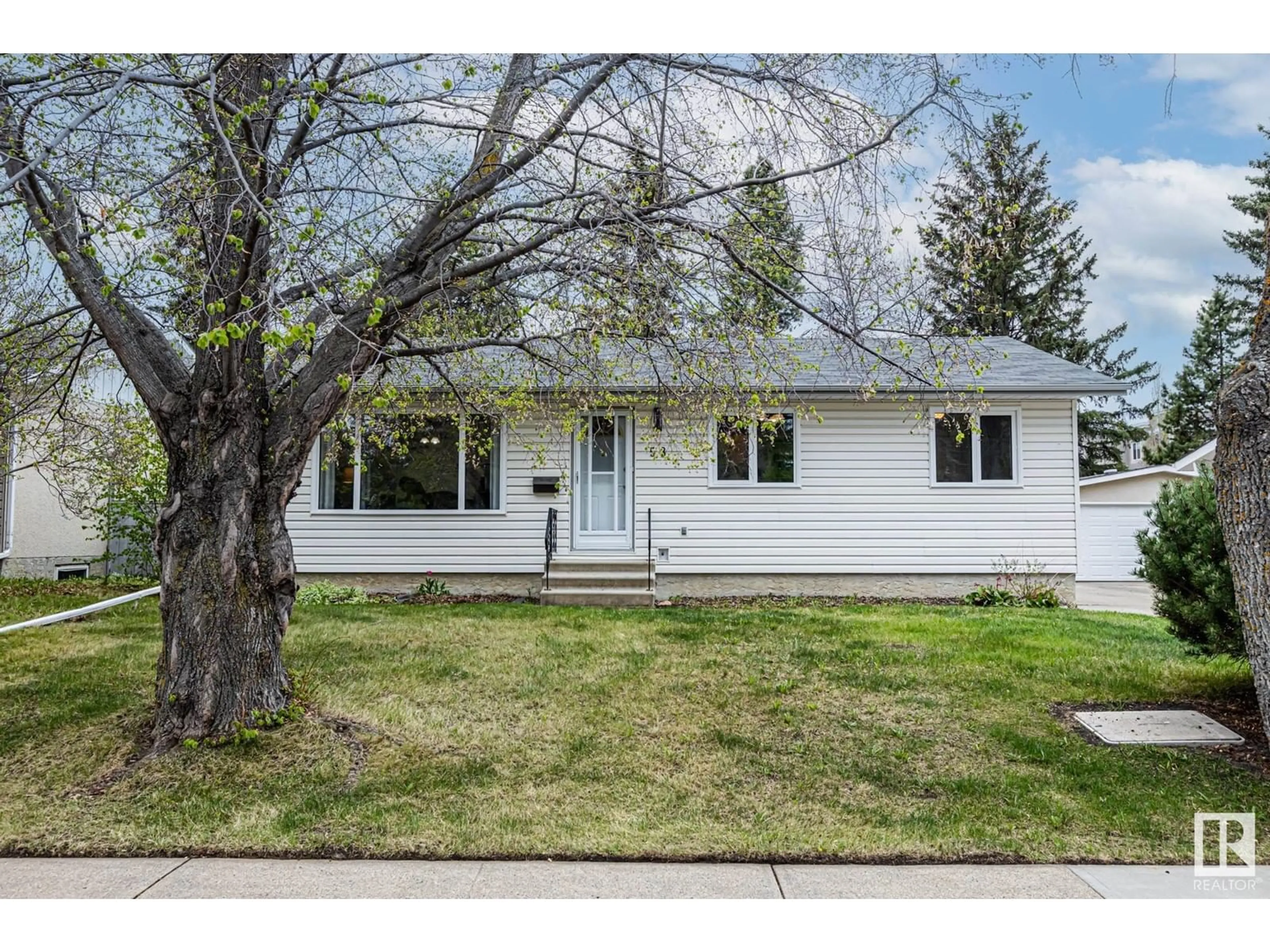 Home with vinyl exterior material, street for 53 LAMBERT CR, St. Albert Alberta T8N1M3