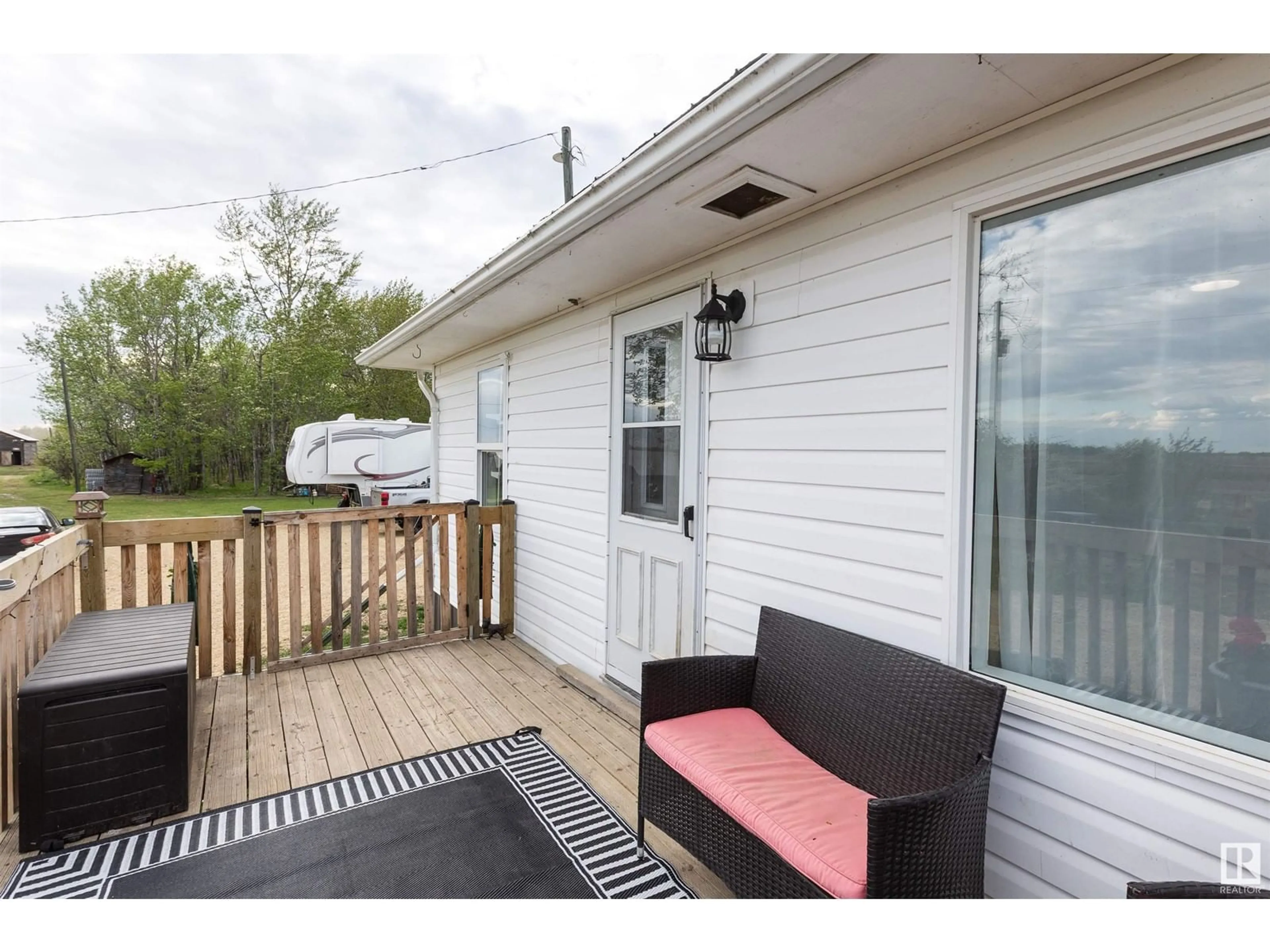 Patio, street for 60412 RR 43A, Rural Barrhead County Alberta T7N1N3