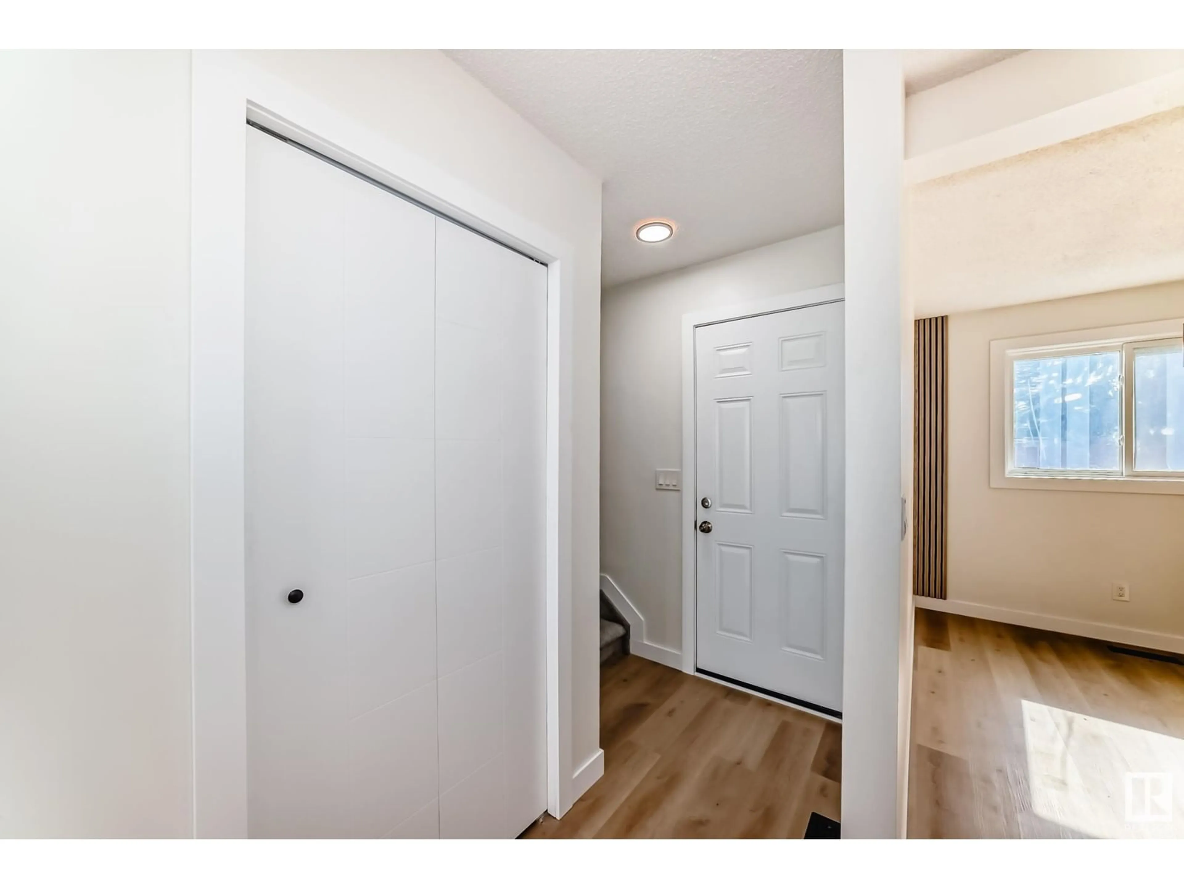 Indoor entryway for 14233 23 ST, Edmonton Alberta T5Y1E8