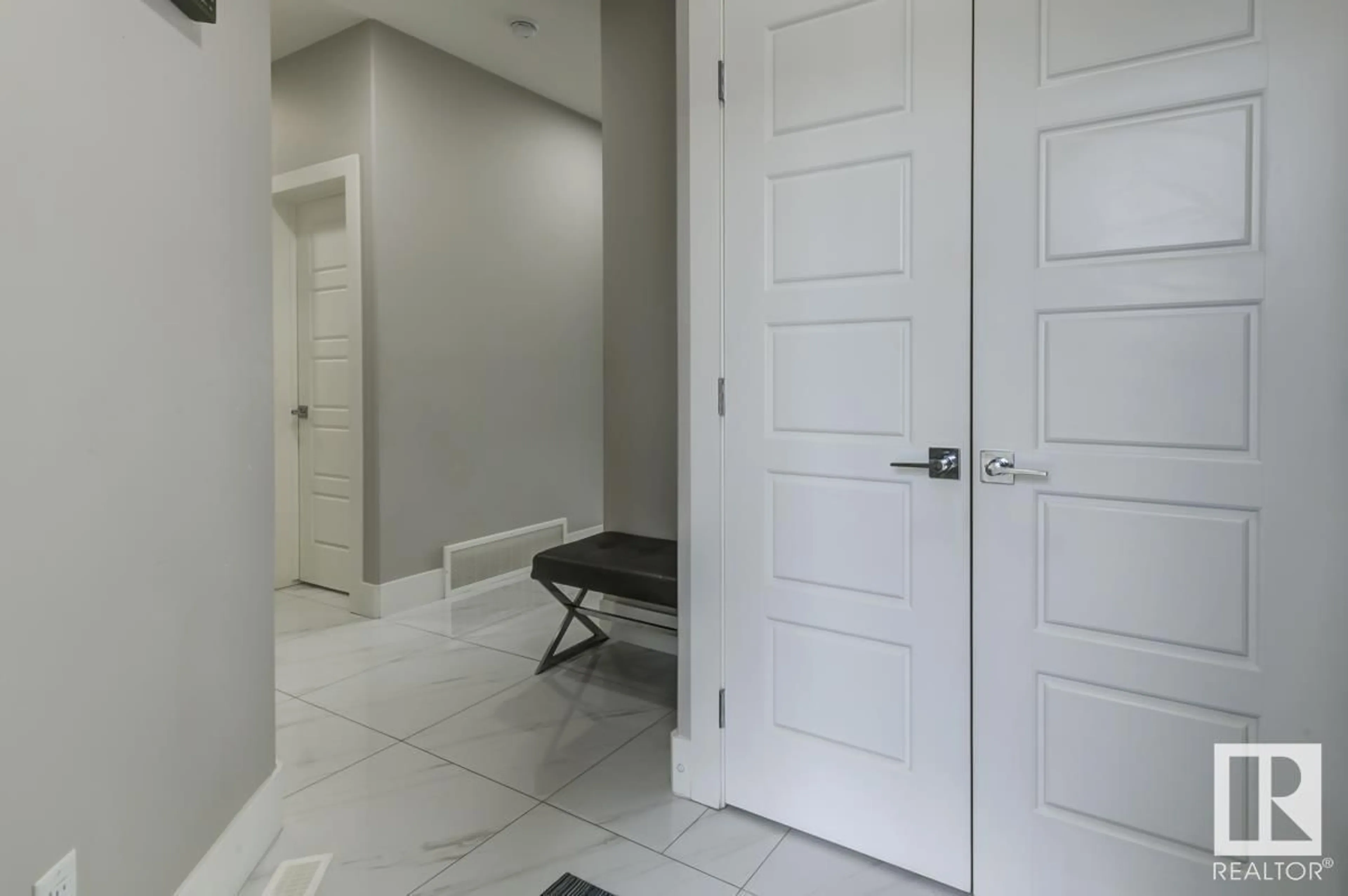 Indoor entryway for SW - 16213 32 AV, Edmonton Alberta T6W4P2