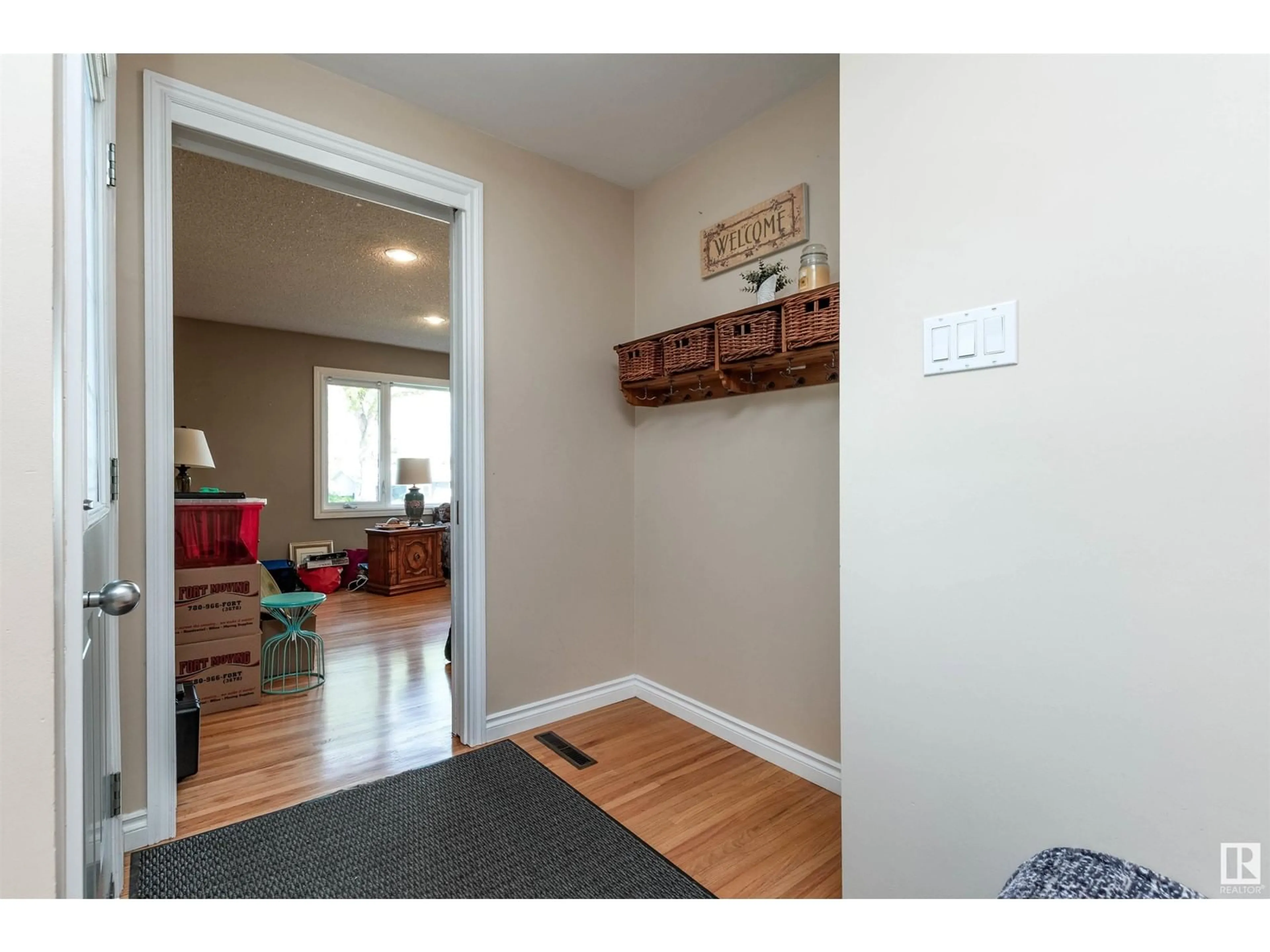 Indoor entryway for 387 CONIFER ST, Sherwood Park Alberta T8A1M7