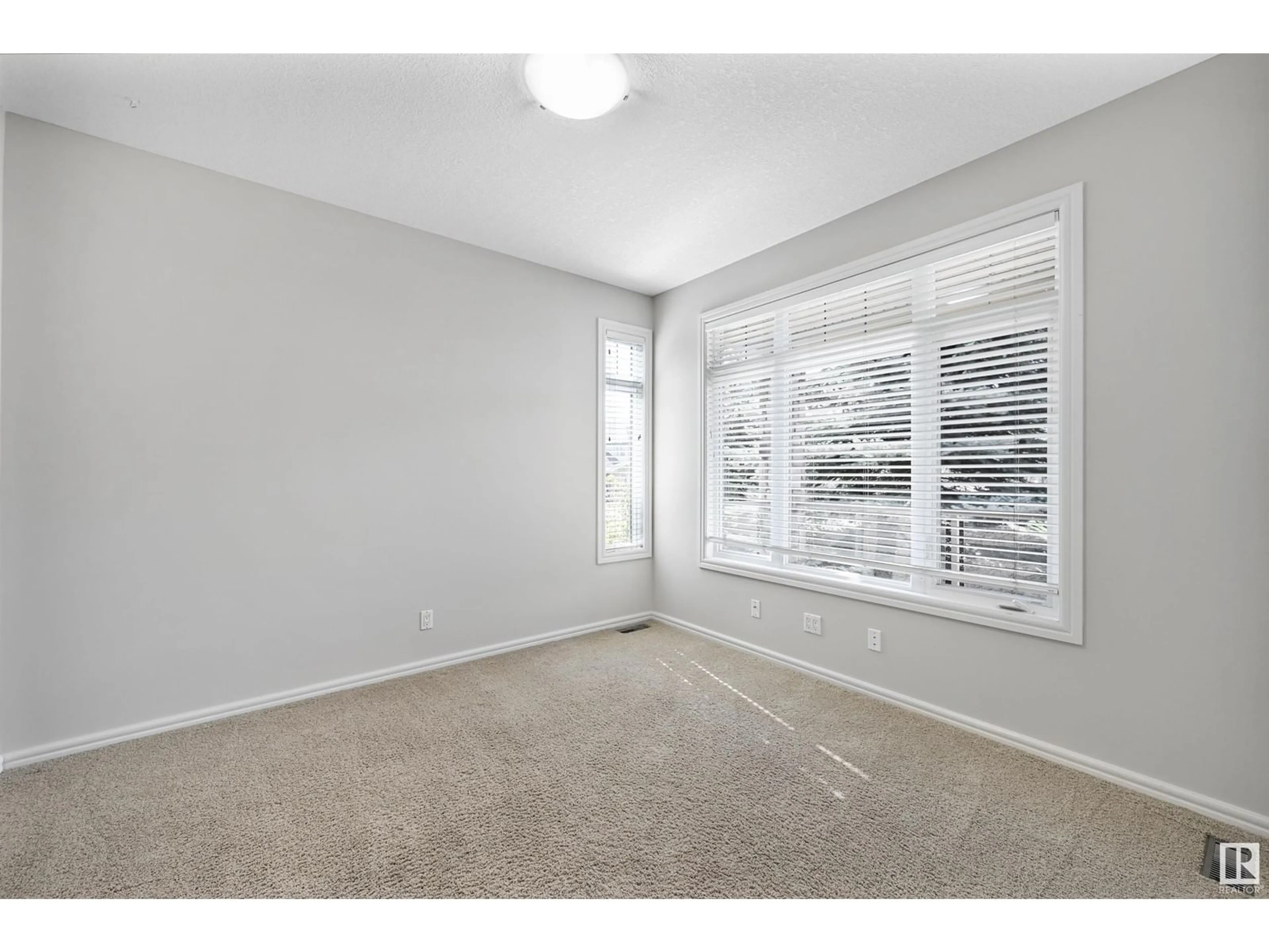 A pic of a room for 889 HOLLANDS LANDING LD, Edmonton Alberta T6R3L2