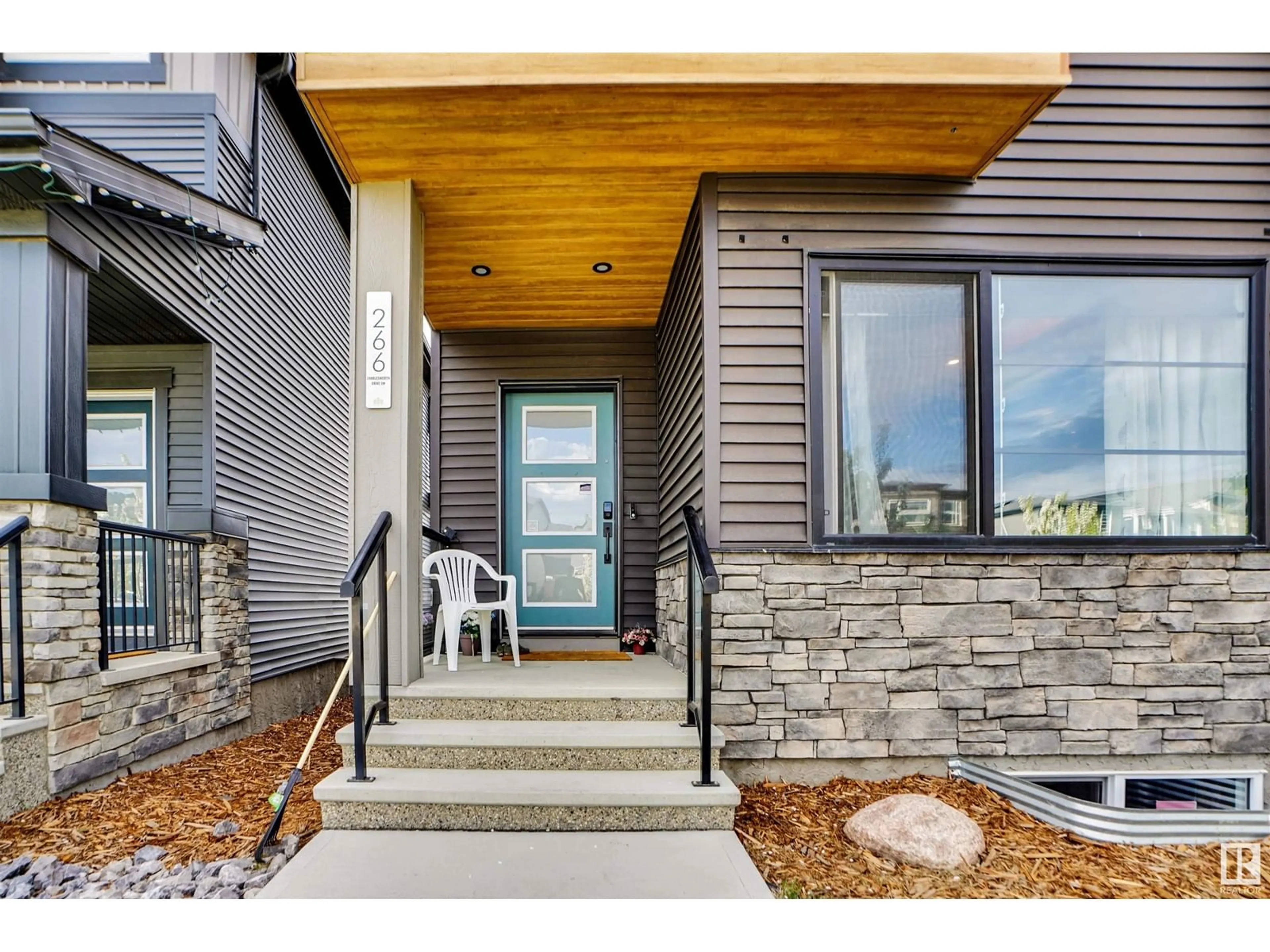 Indoor entryway for 266 CHARLESWORTH DR, Edmonton Alberta T6X2P4